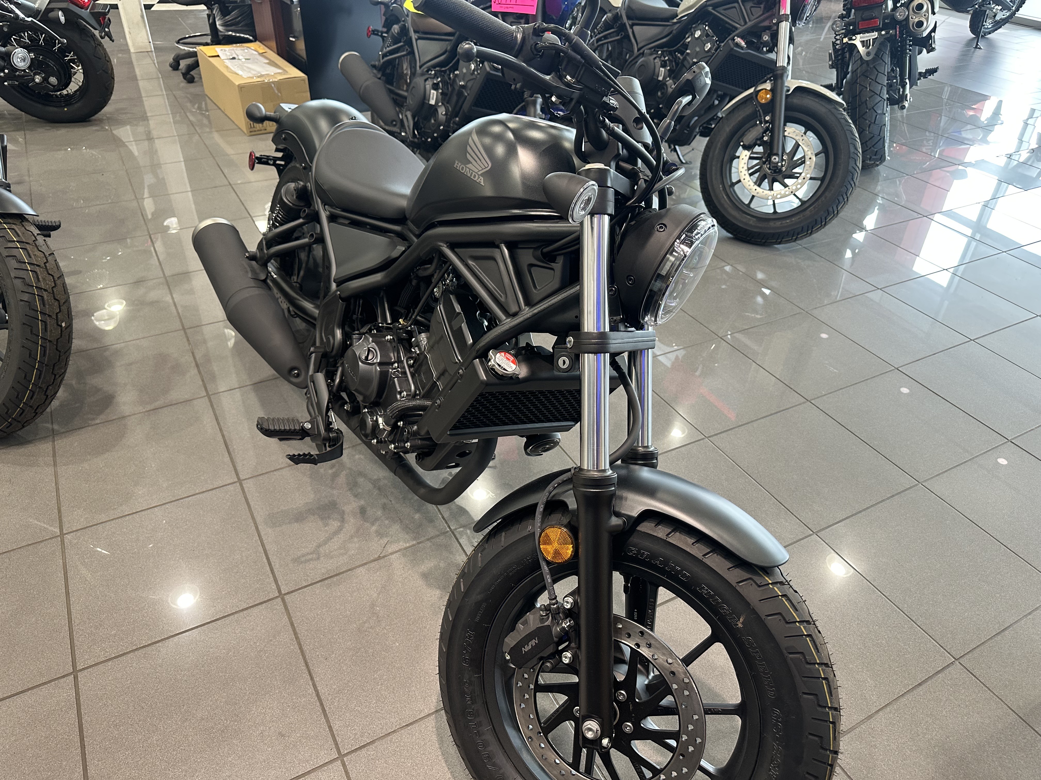 2025 Honda REBEL 300 - Photo 8