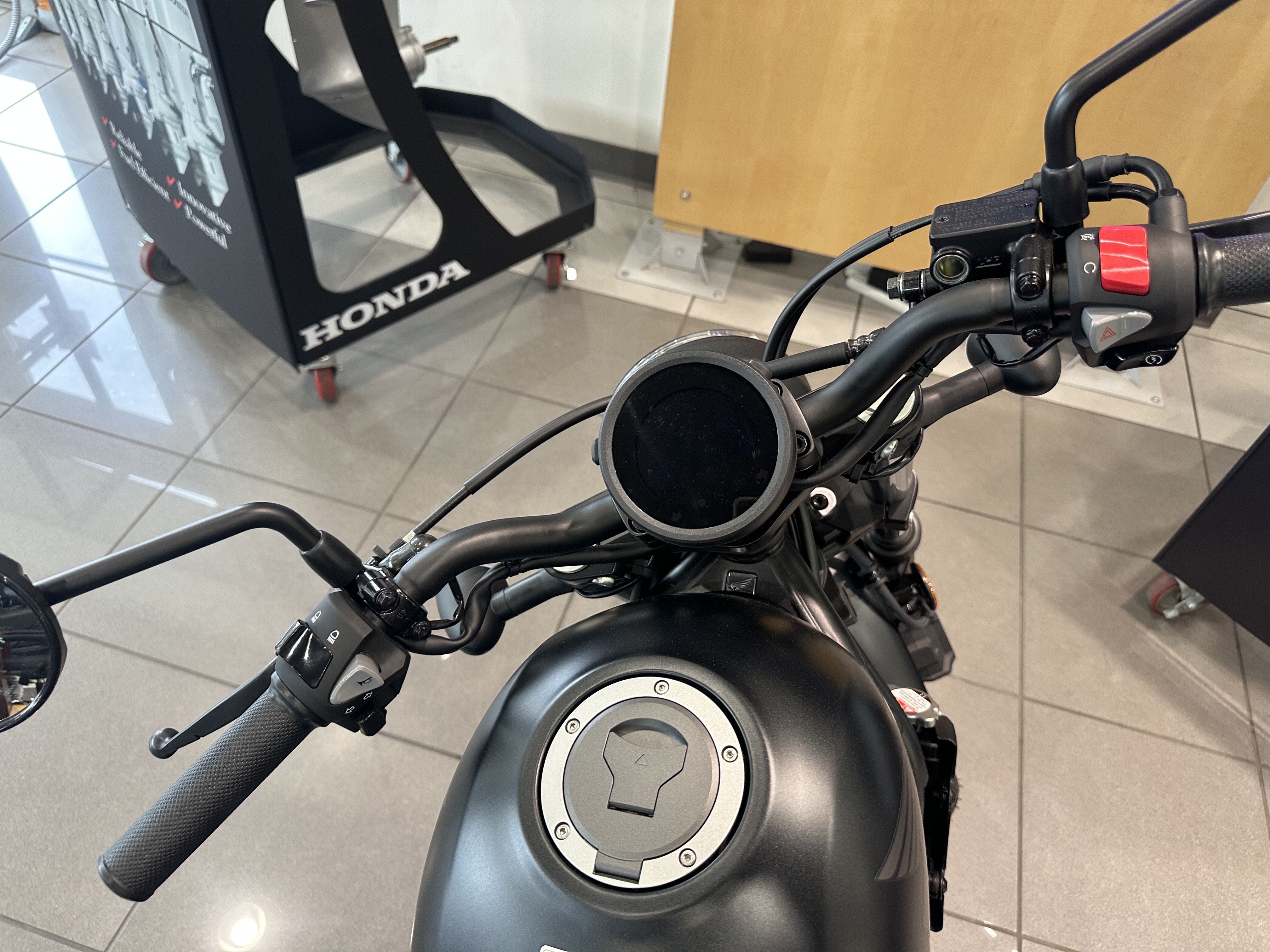 2025 Honda REBEL 300 - Photo 9
