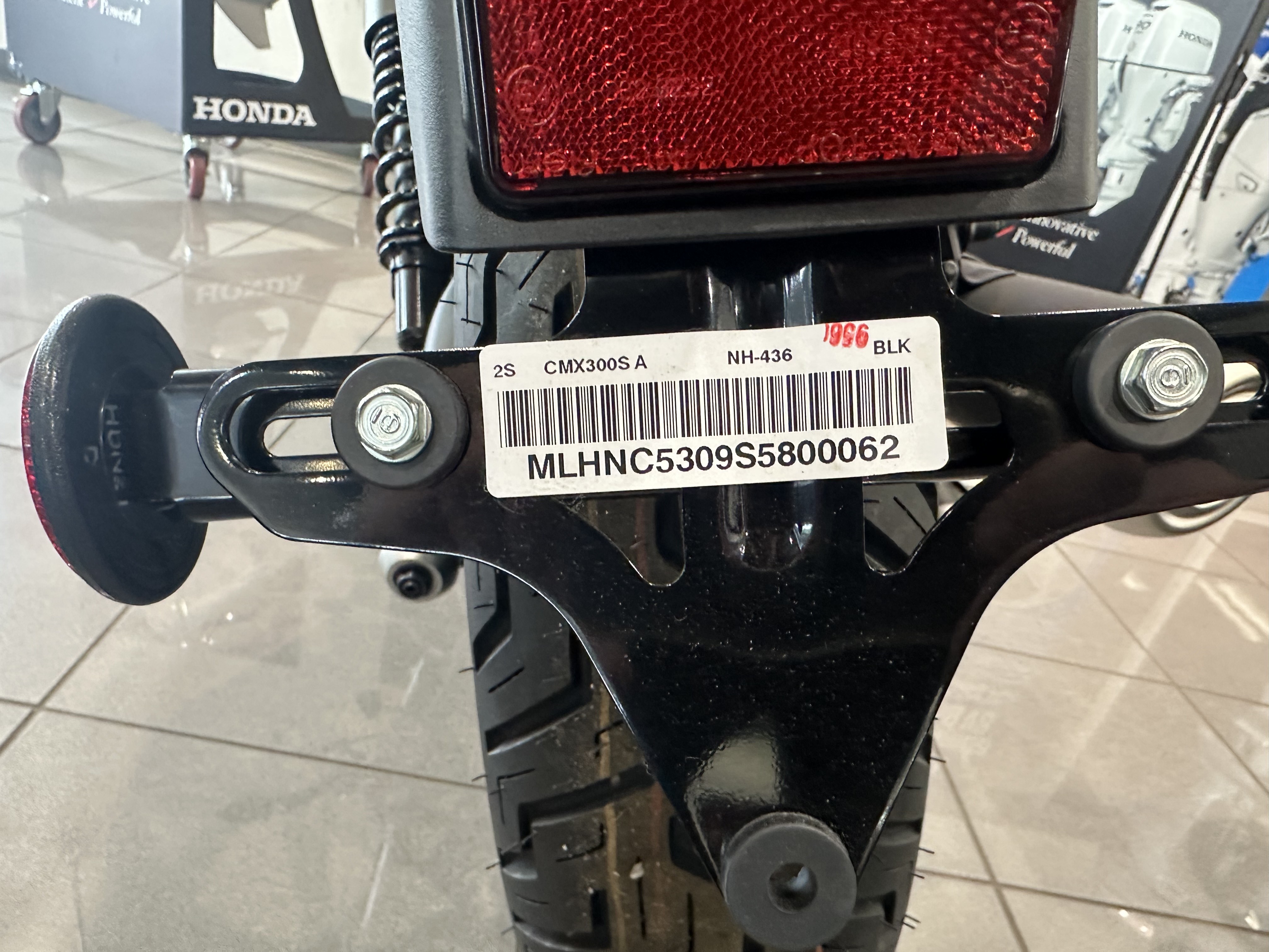 2025 Honda REBEL 300 - Photo 10