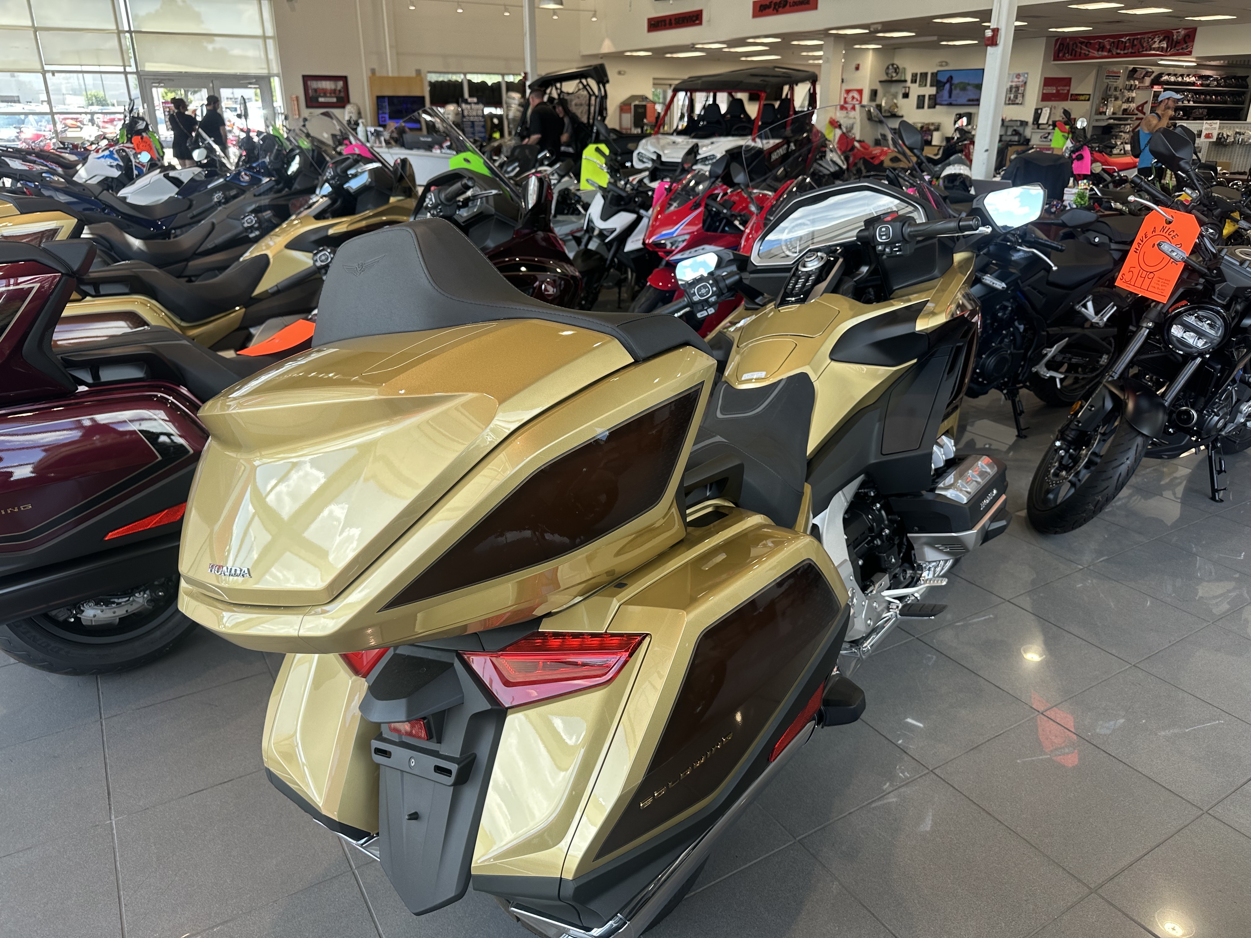 2025 Honda GOLDWING TOUR 50th Anniversary - Photo 2