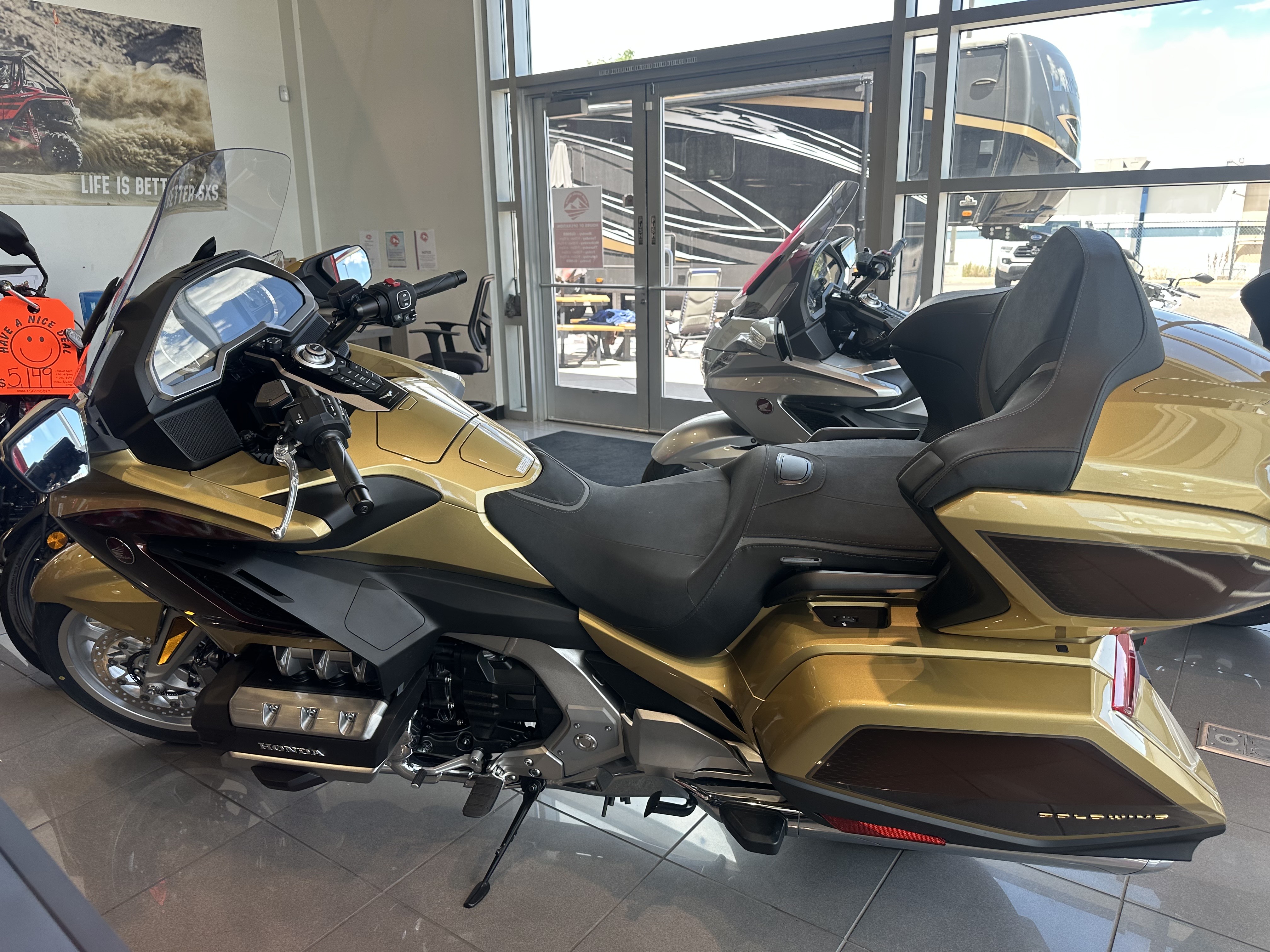 2025 Honda GOLDWING TOUR 50th Anniversary - Photo 5
