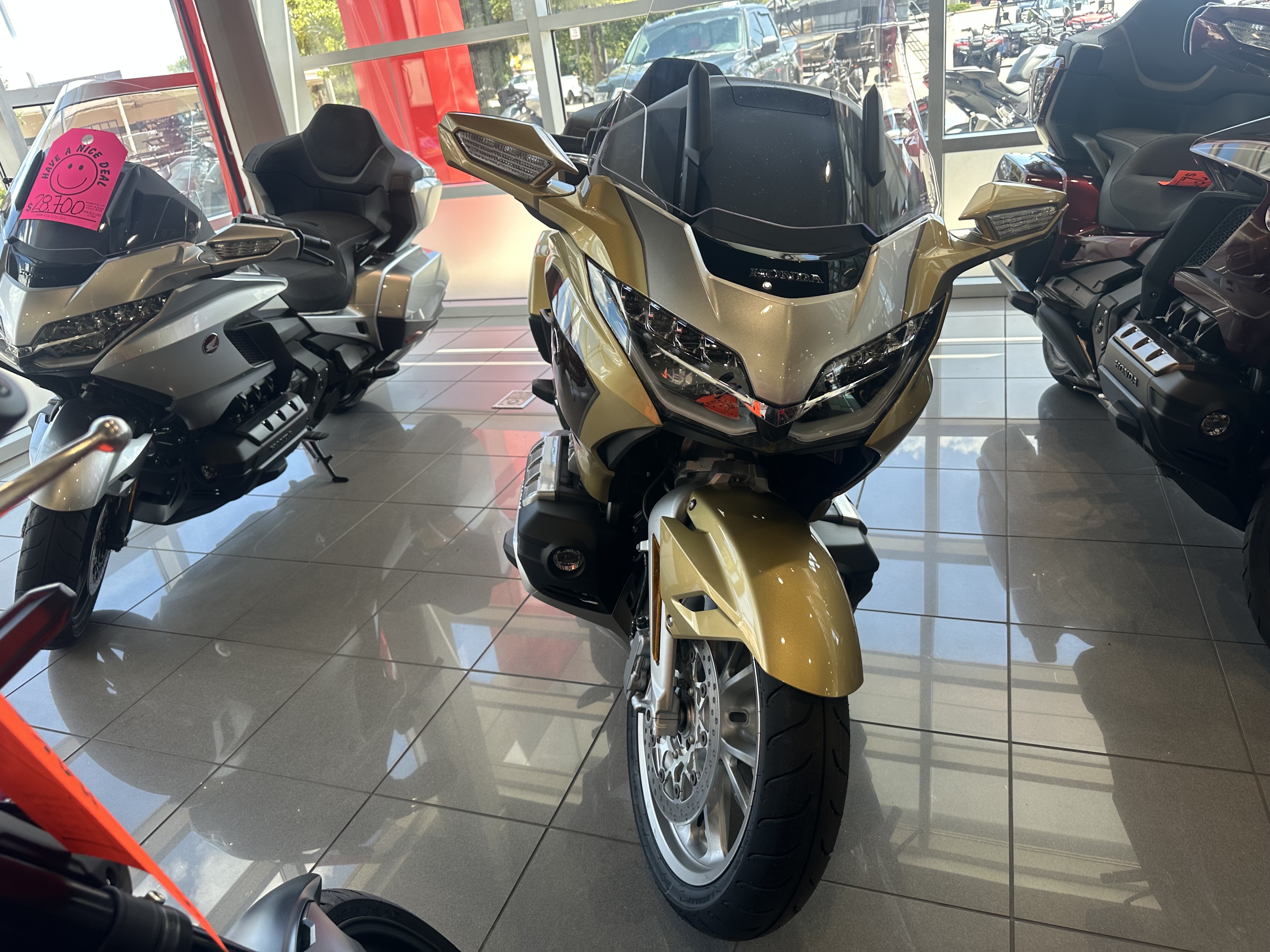 2025 Honda GOLDWING TOUR 50th Anniversary - Photo 7