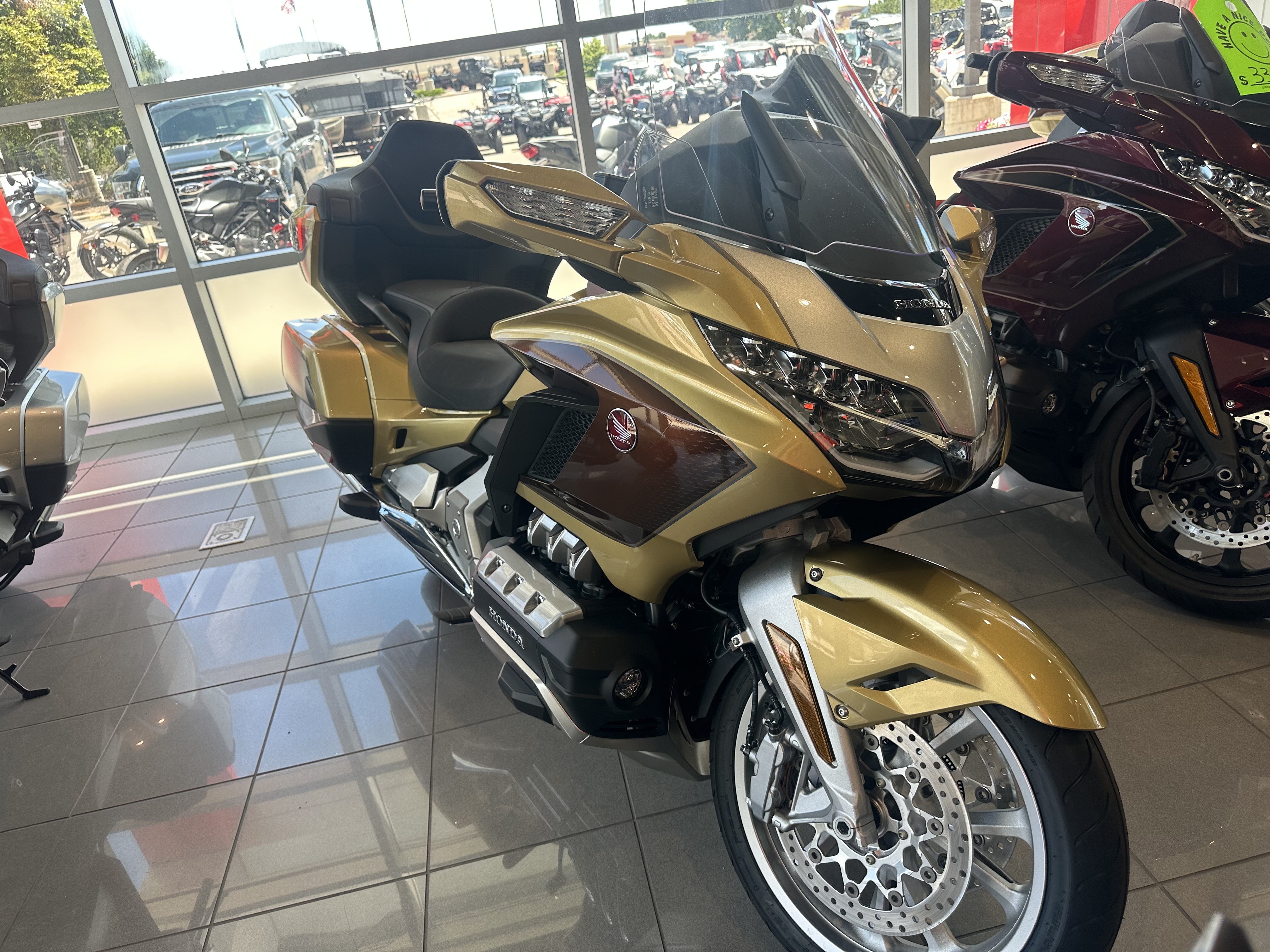 2025 Honda GOLDWING TOUR 50th Anniversary - Photo 8