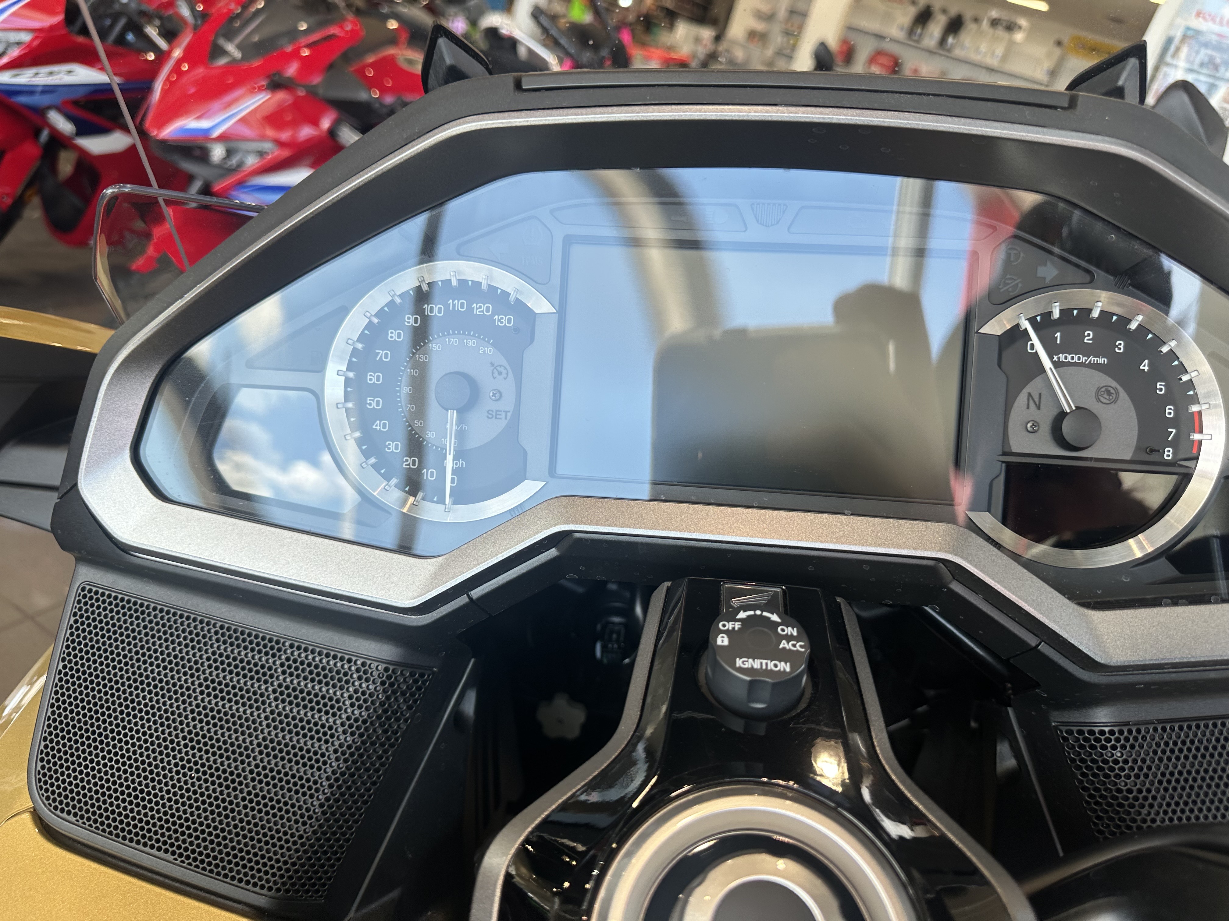 2025 Honda GOLDWING TOUR 50th Anniversary - Photo 9