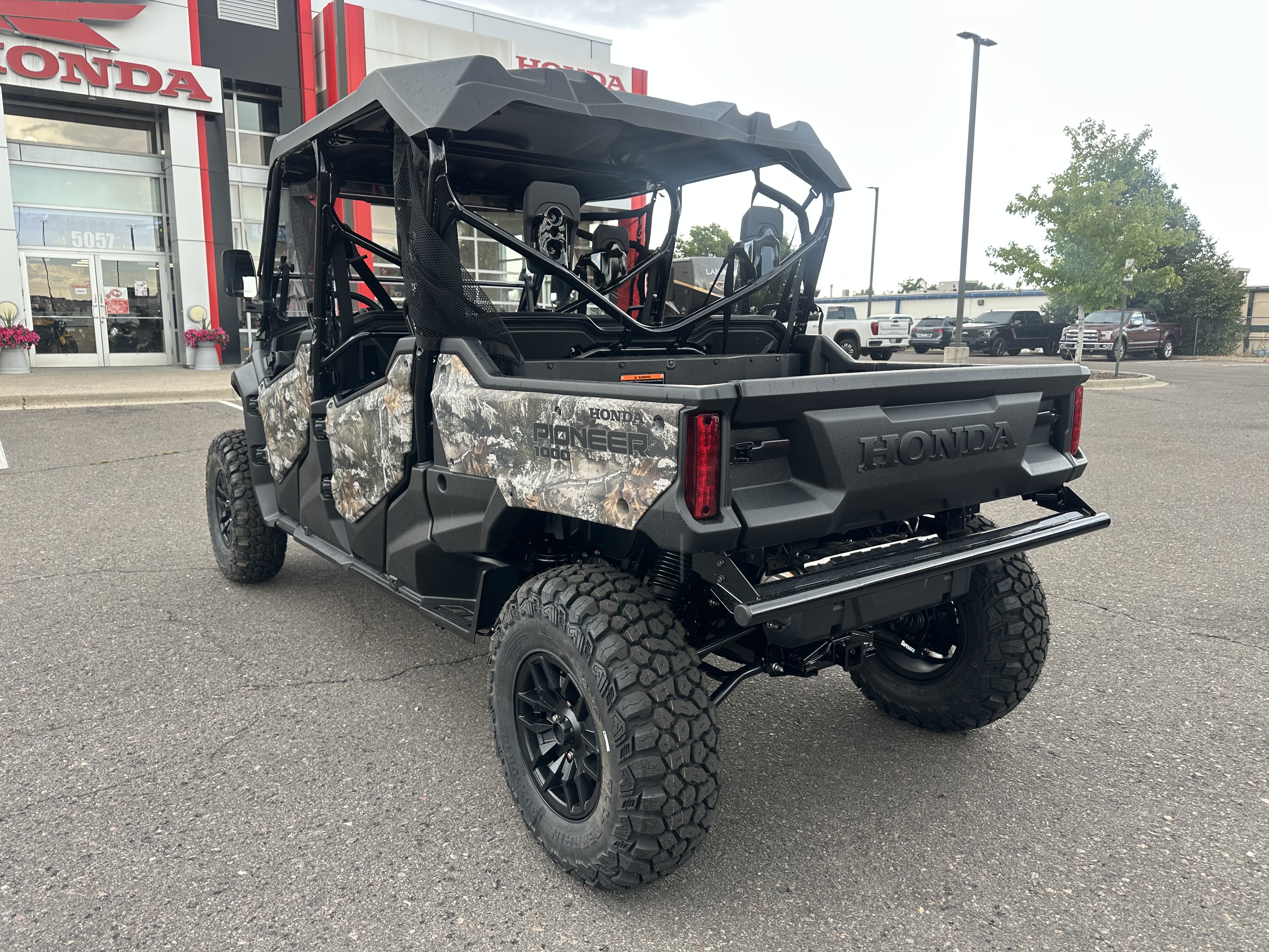 2025 Honda PIONEER 1000-6 DLX CRE Deluxe - Photo 8