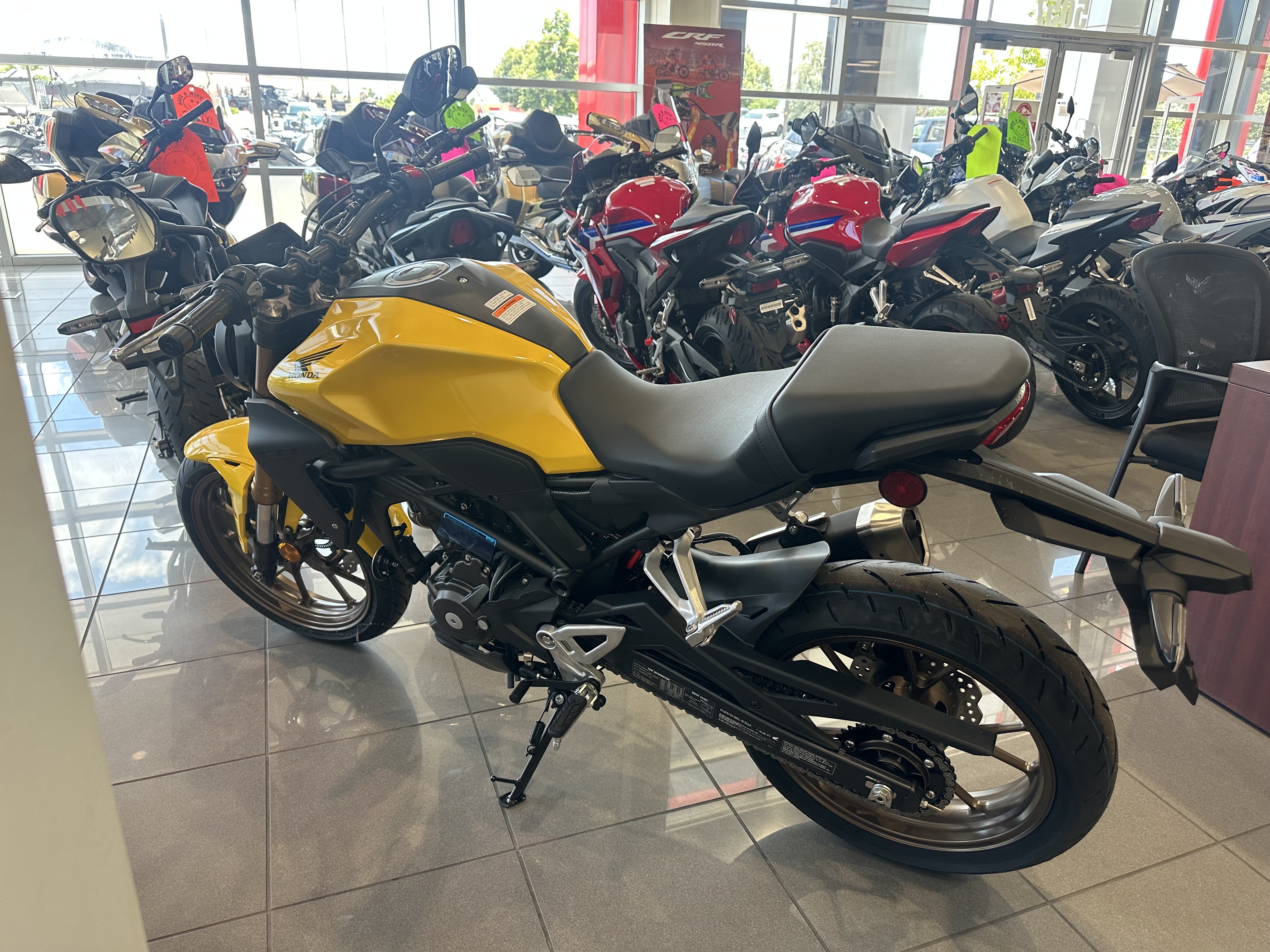 2025 Honda CB300R ABS - Photo 3