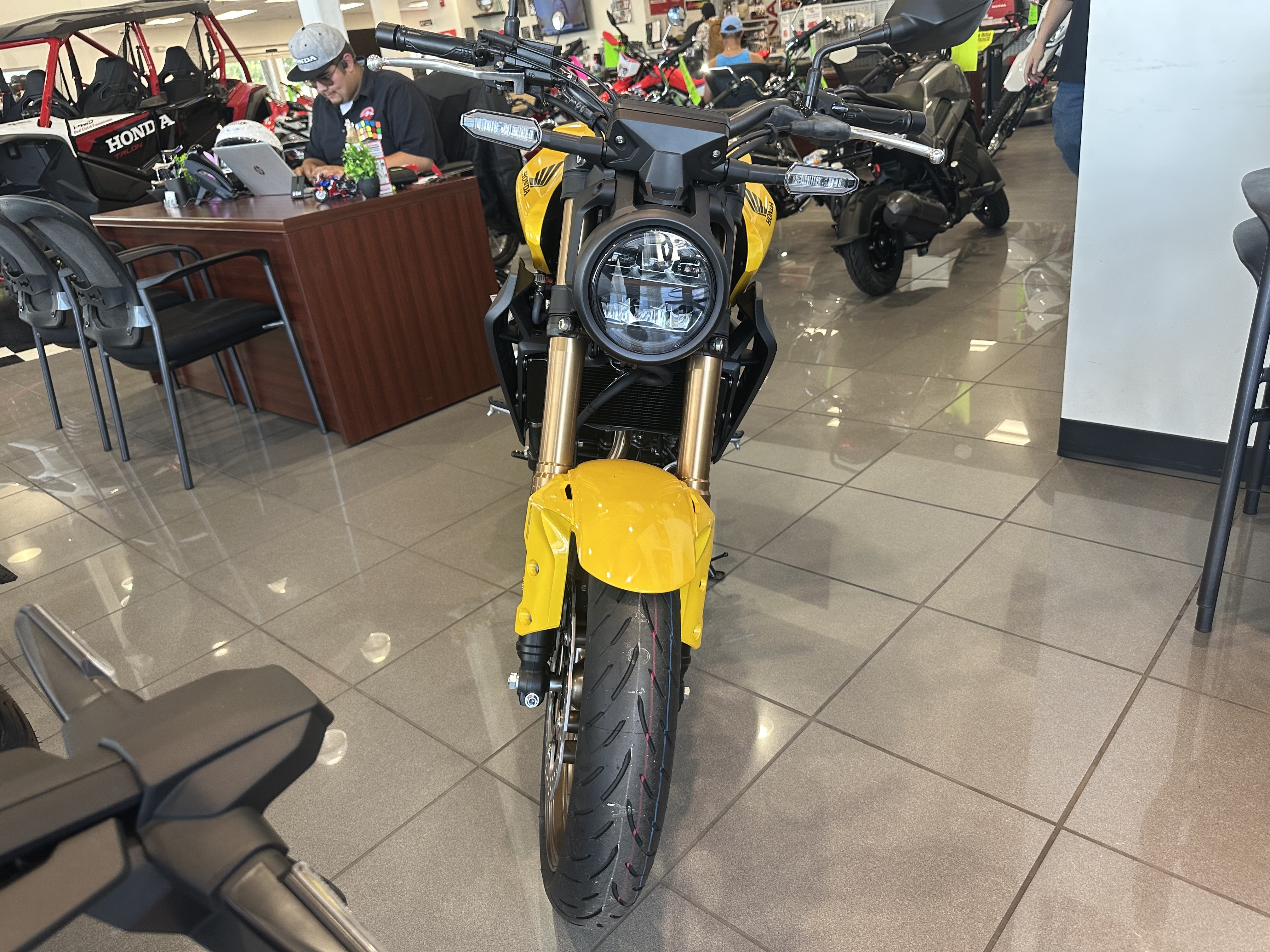 2025 Honda CB300R ABS - Photo 4