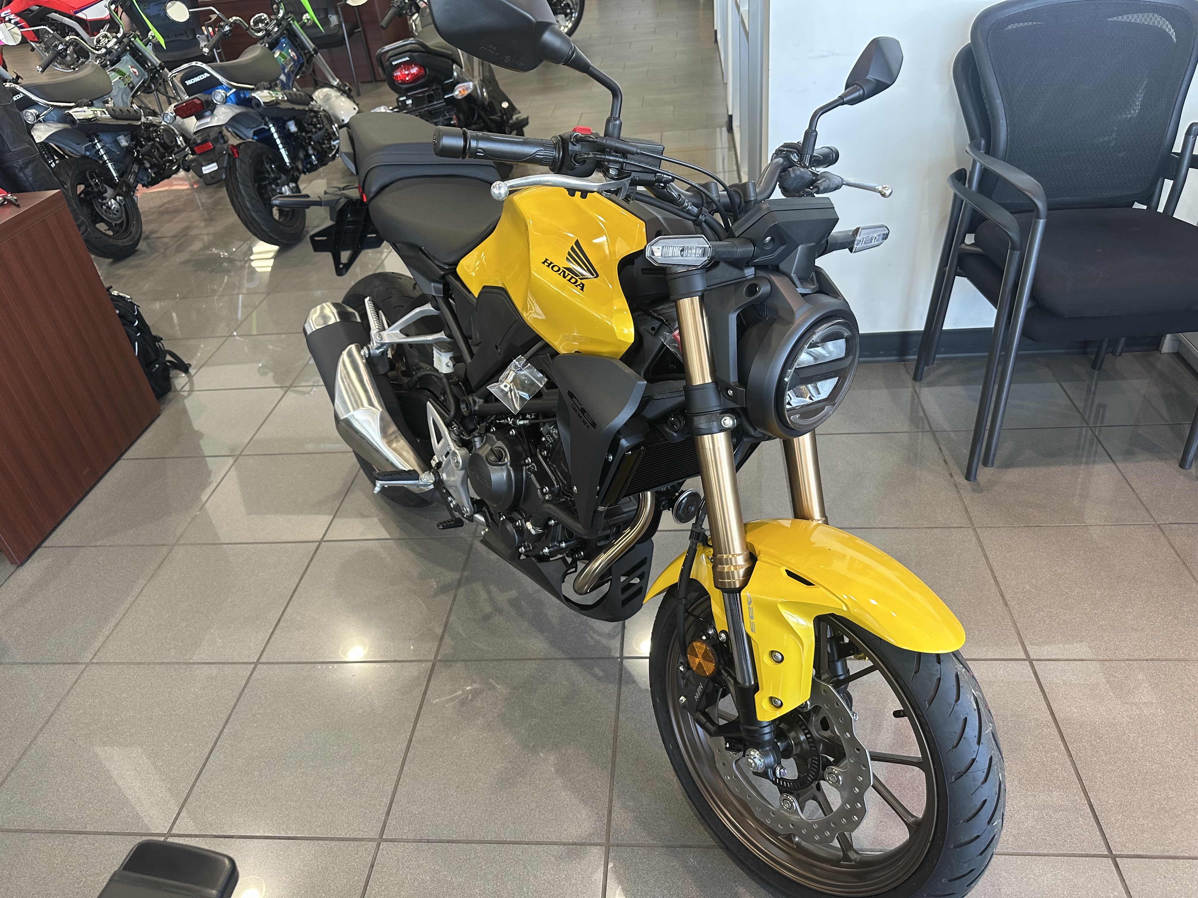2025 Honda CB300R ABS - Photo 5