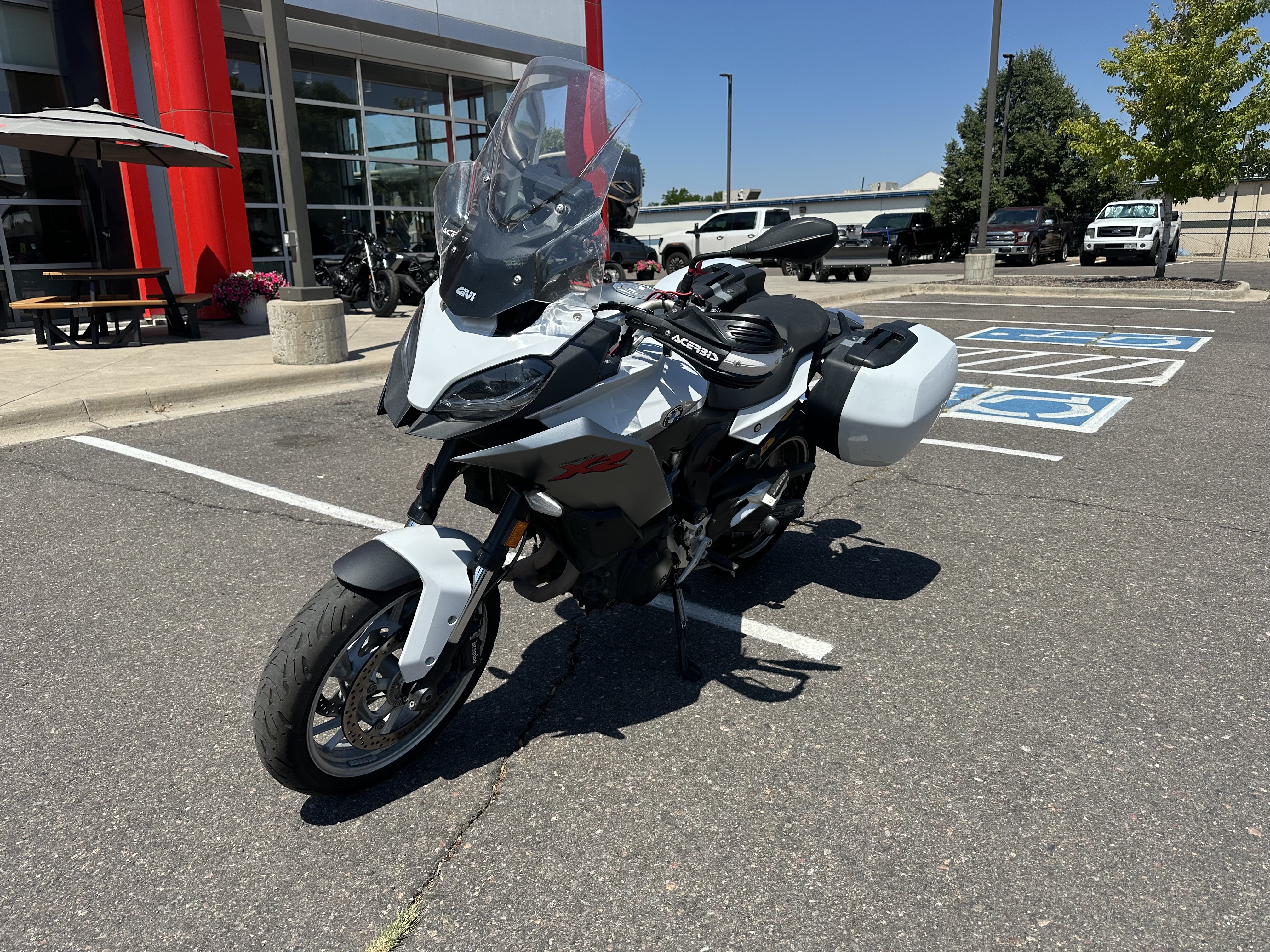 2023 BMW F 900 XR - Photo 2