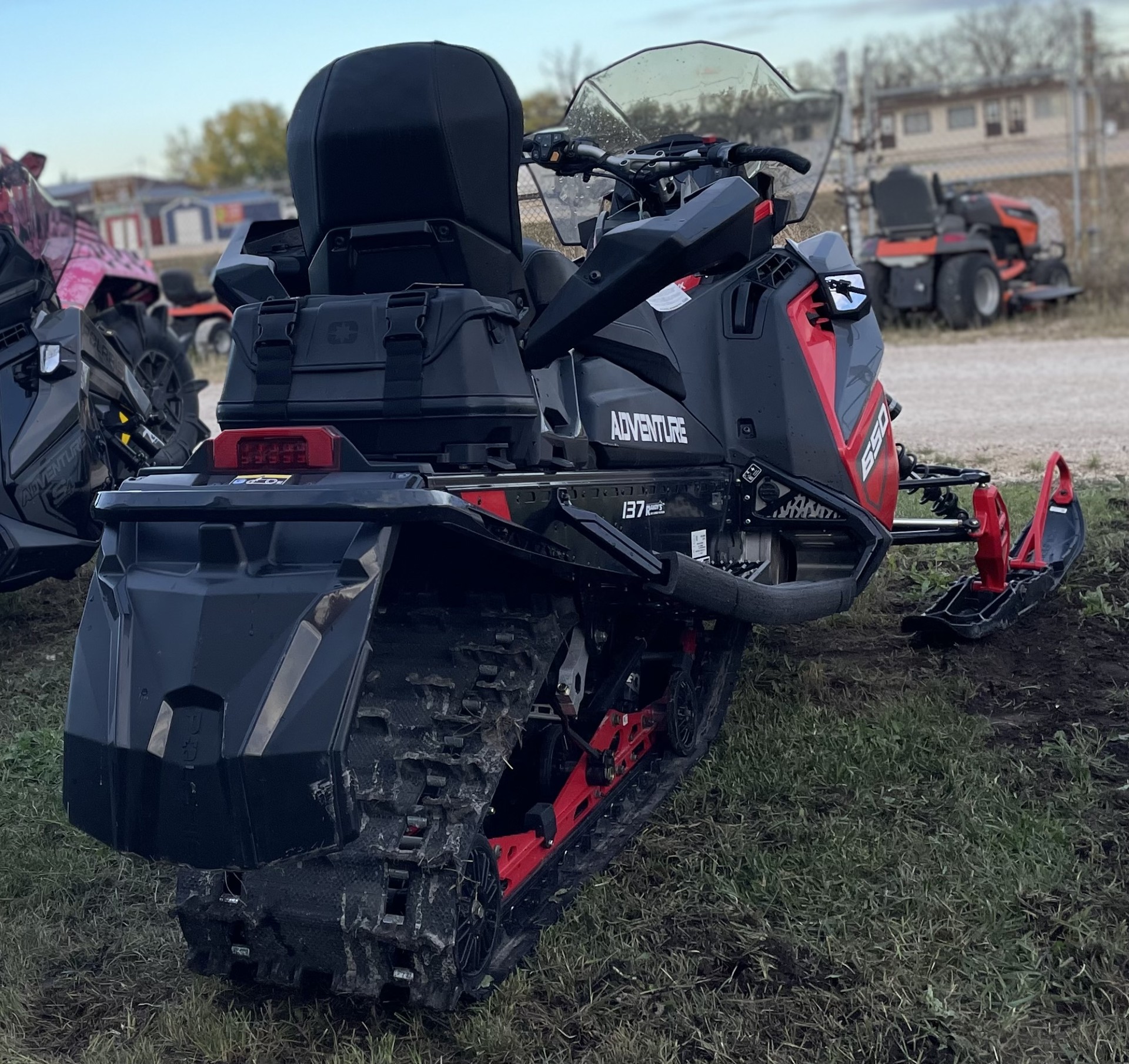 2024 Polaris 650 INDY ADV 137 ES - Photo 4