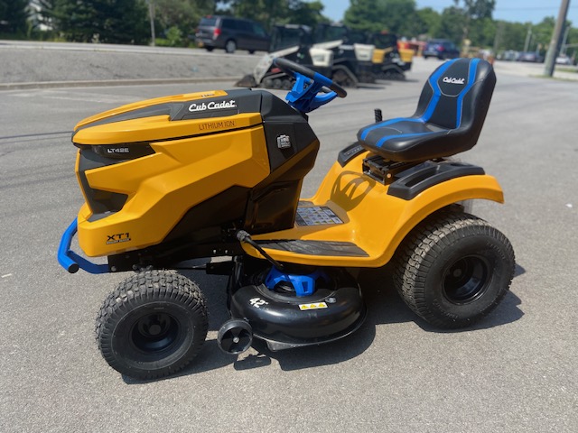 2023 Cub Cadet LT 42  Electric mower - Photo 6