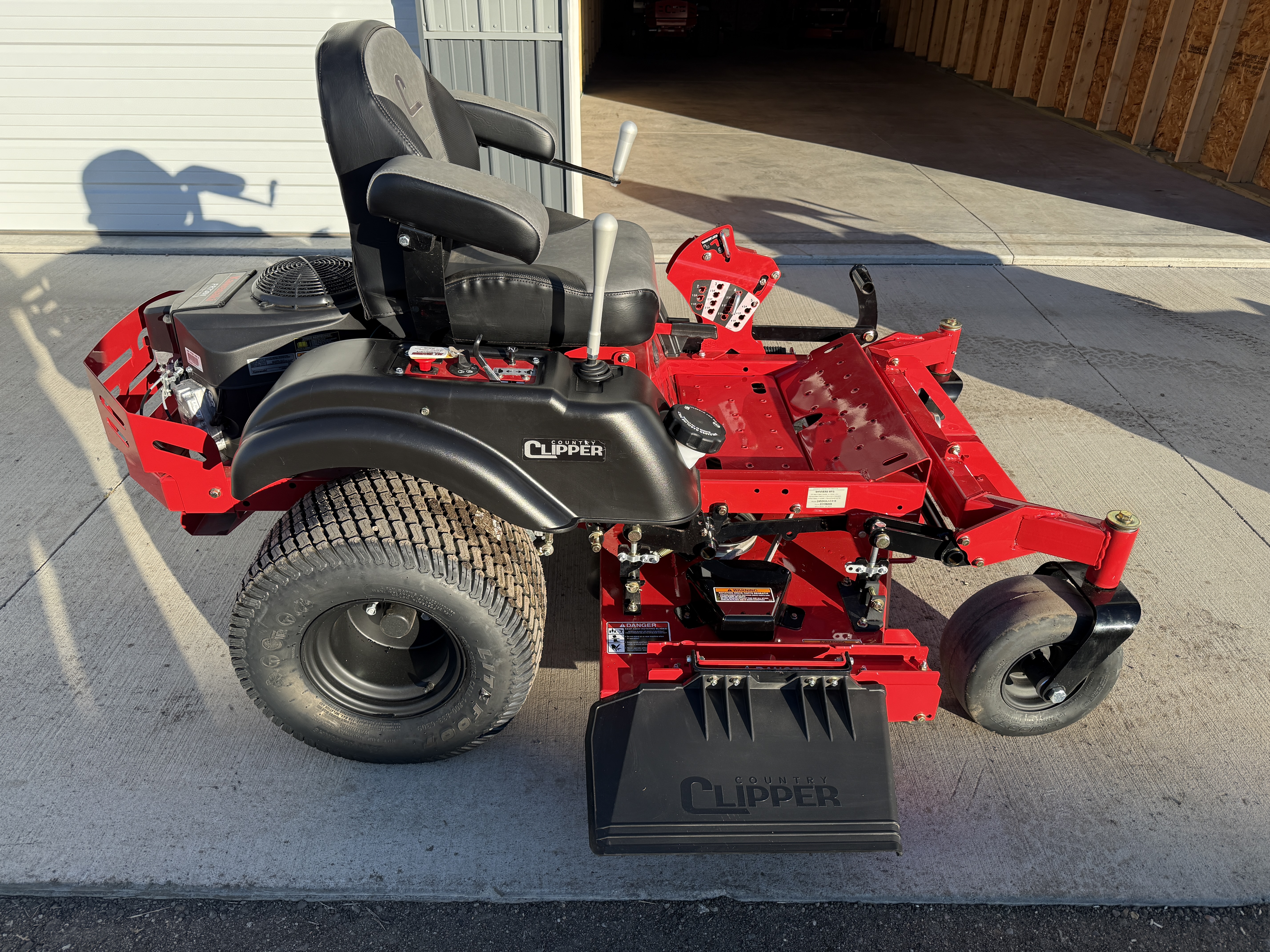 2023 Country Clipper XLT 24HP KAW JOYSTICK for Sale | All Seasons 
