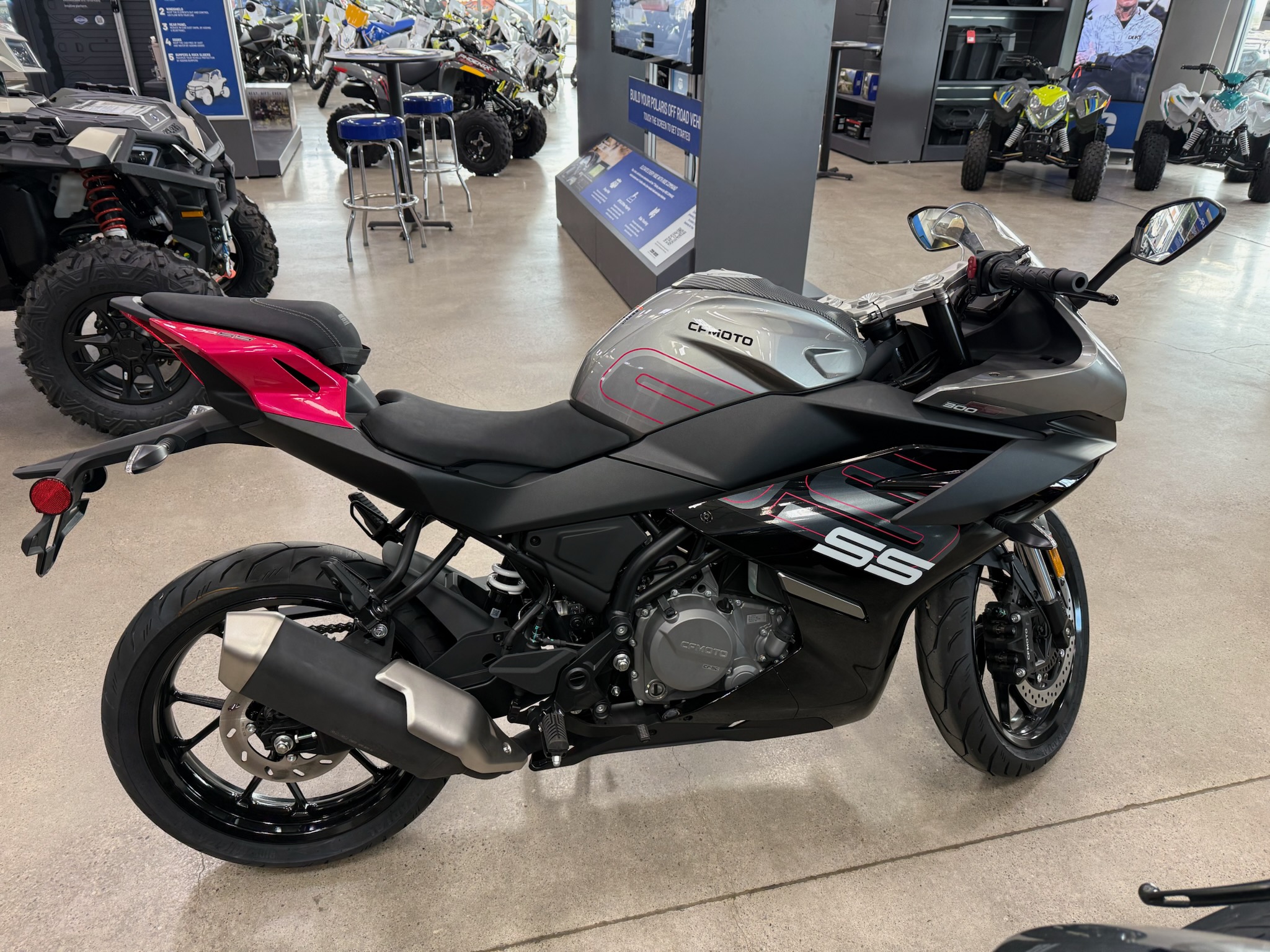 2024 CFMOTO CFMOTO 300SS NEBULA BLACK - Photo 3