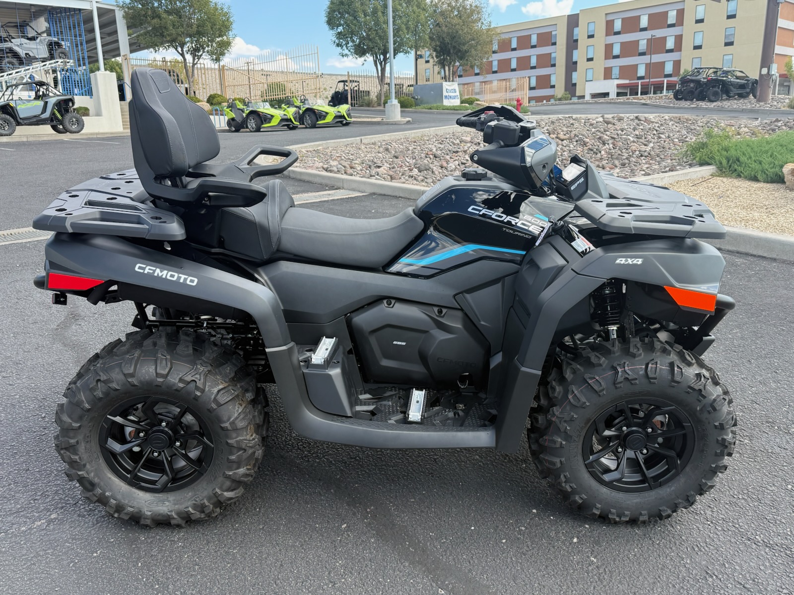 2026 CFMOTO CFORCE 600 TOURING NEBULA BLACK 2026 - Photo 5