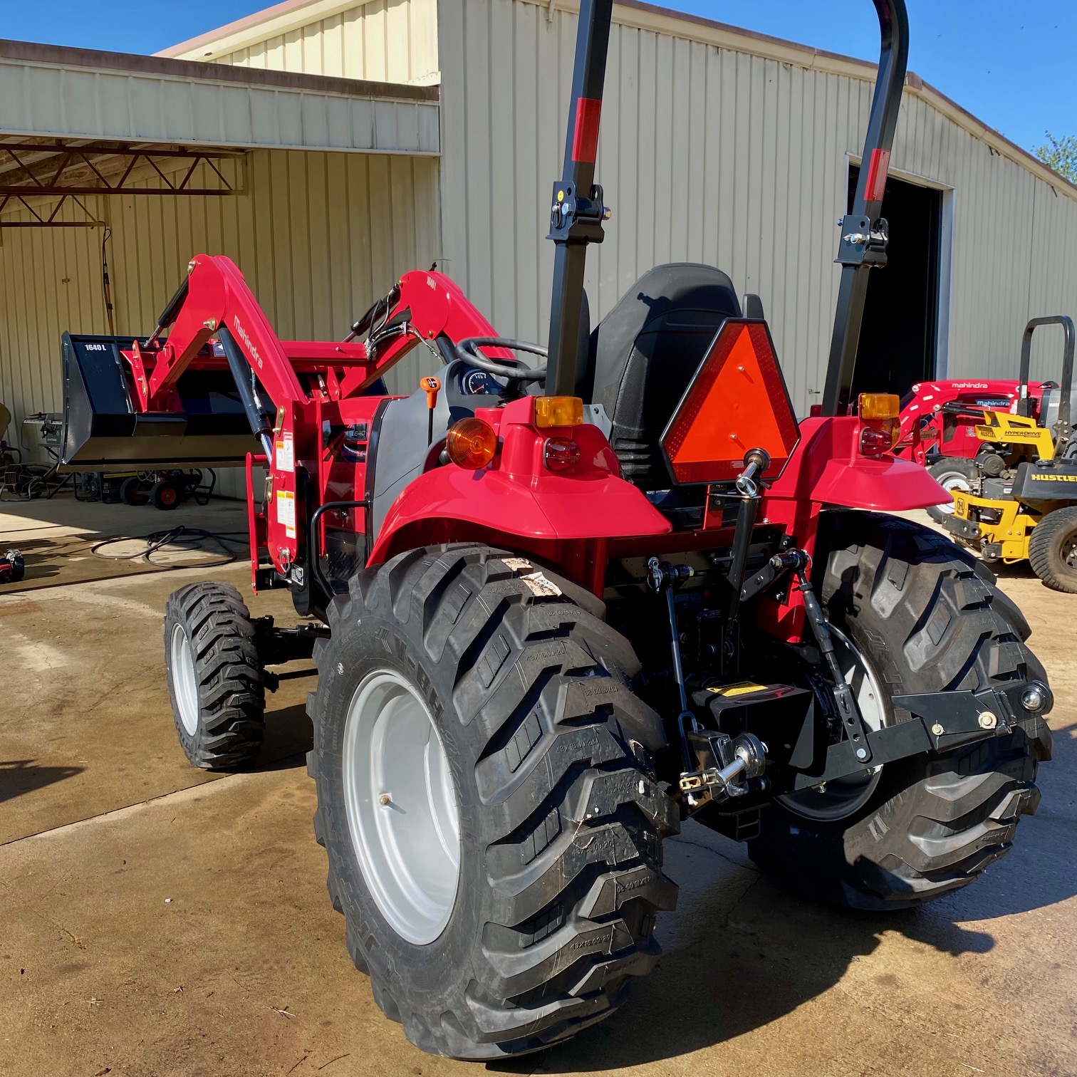 2025 Mahindra 1640 SHUTTLE - 0% for 72 - Photo 3
