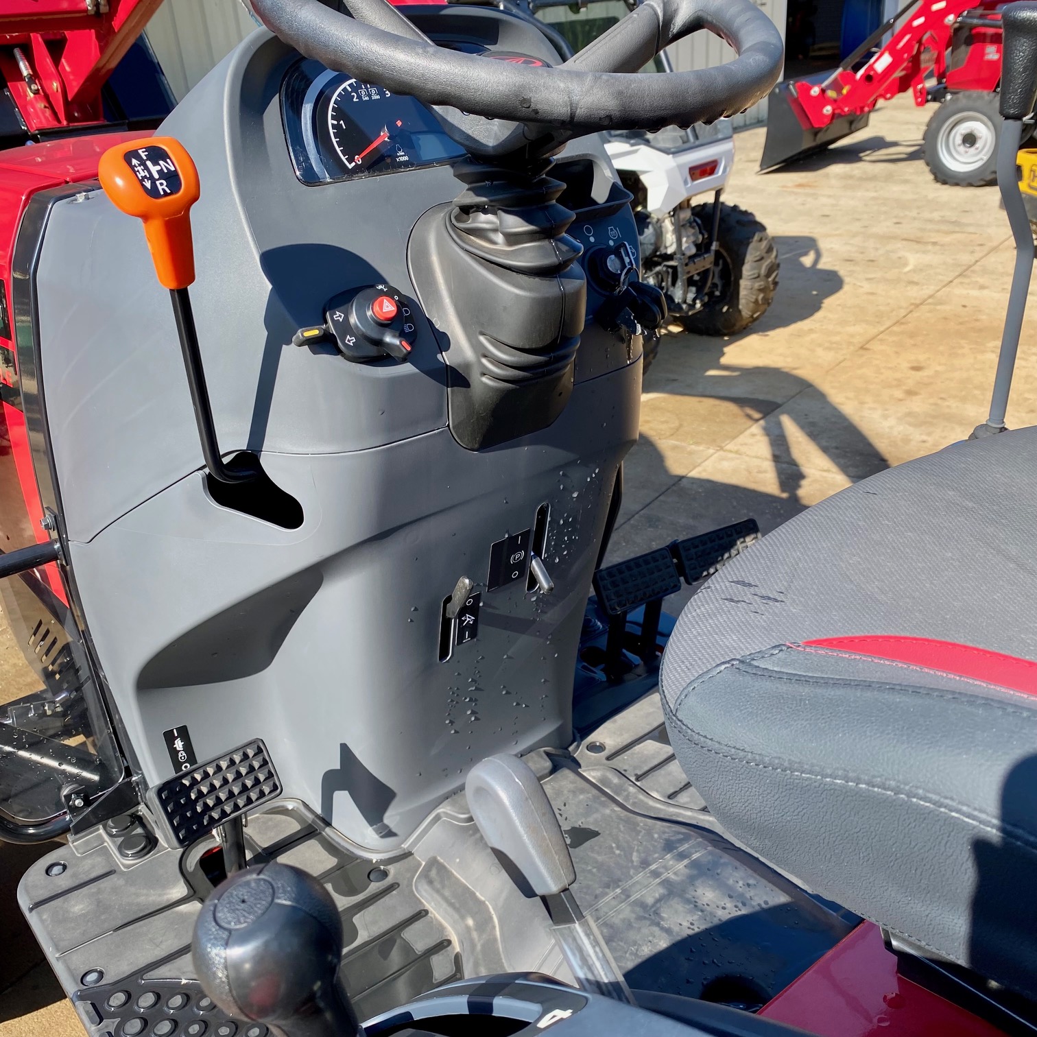 2025 Mahindra 1640 SHUTTLE - 0% for 72 - Photo 5
