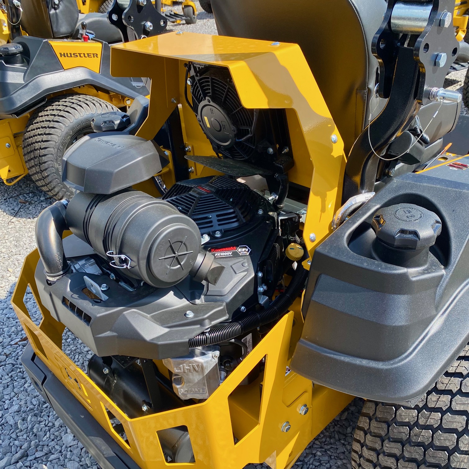 2025 Hustler Turf Equipment Super Z 72" Kawasaki FX1000 EFI - Photo 3