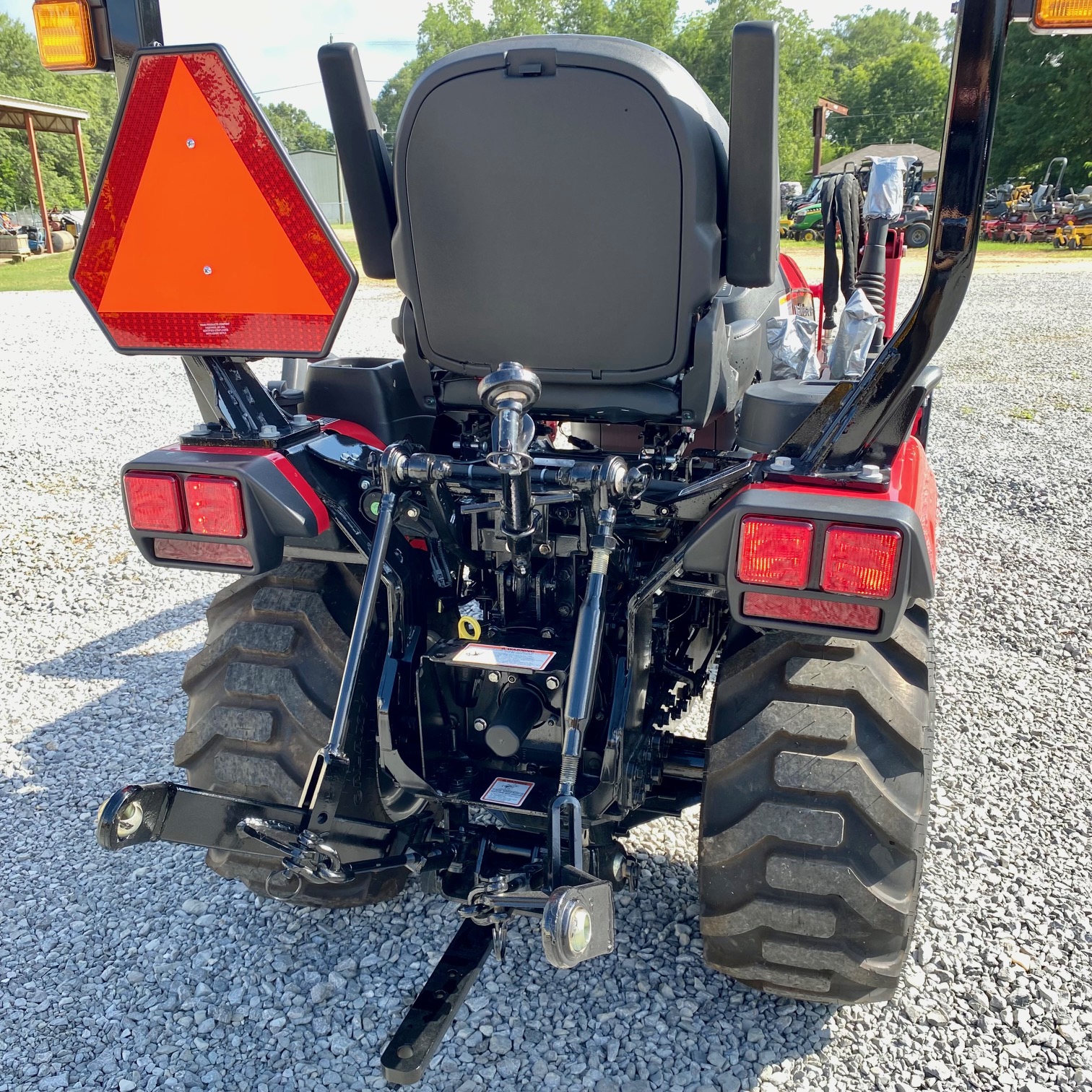 2025 Mahindra 1123 HST+loader - 0% for 84 - Photo 5