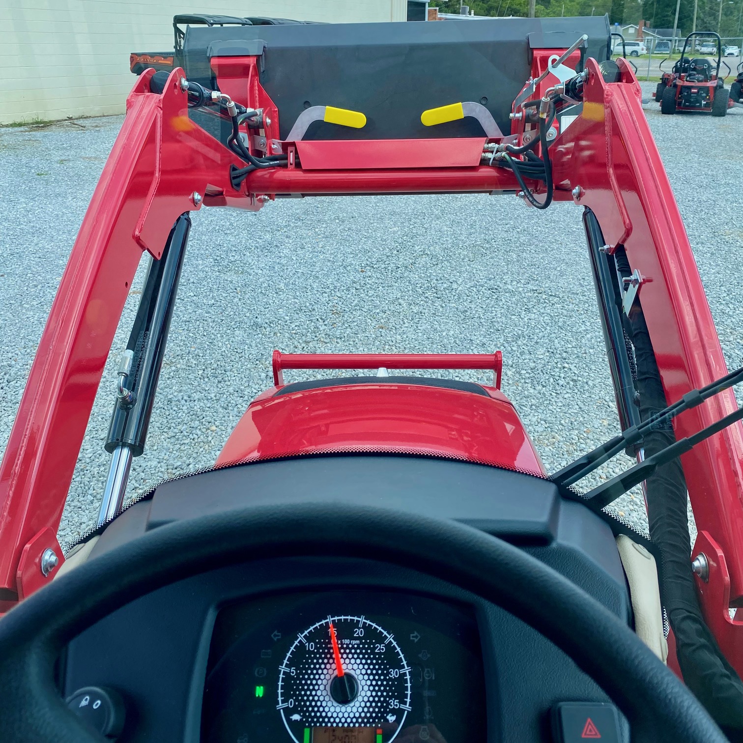 2025 Mahindra 2126 HST Cab - 0% for 84 - Photo 8