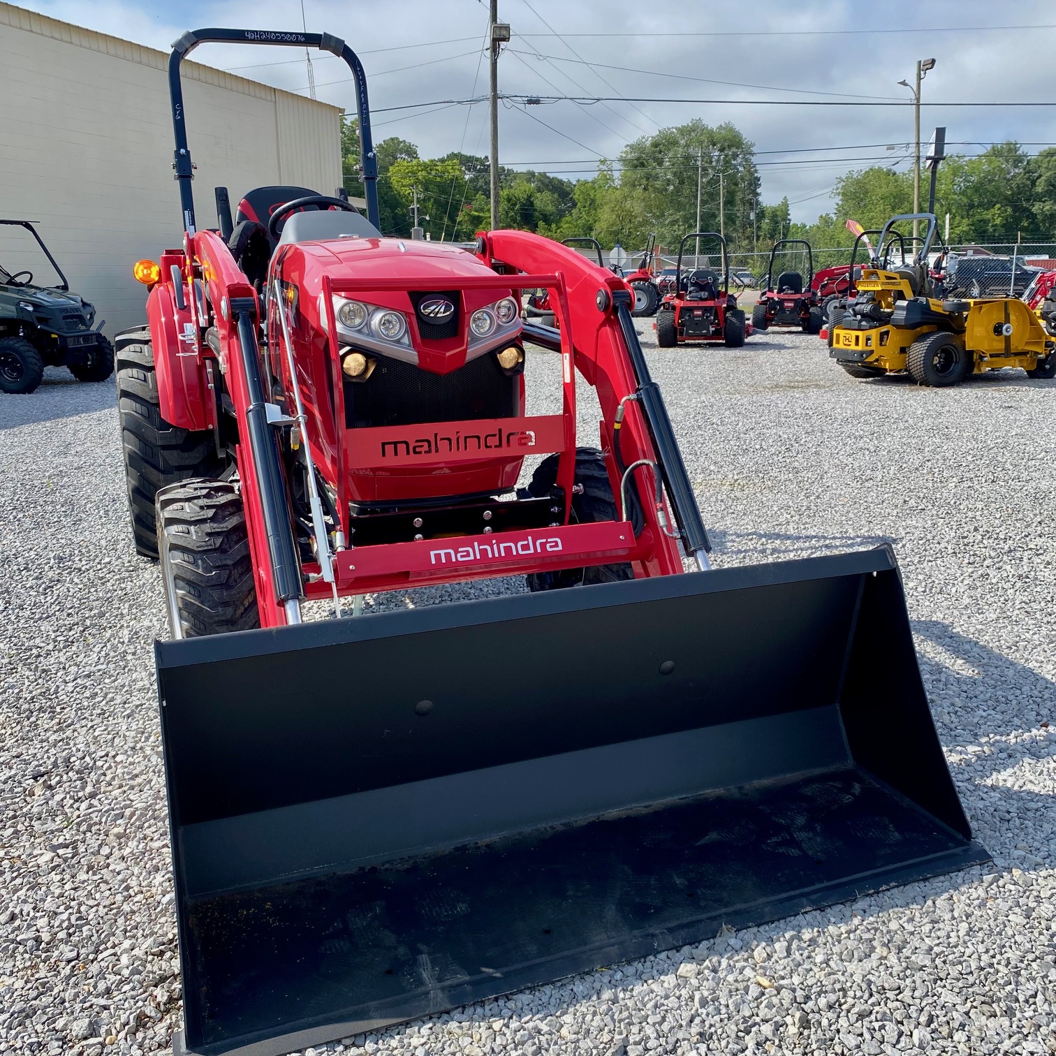 2025 Mahindra 1640 HST - 0% for 72 - Photo 2