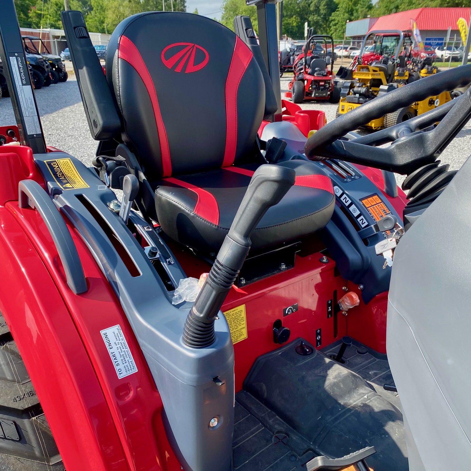 2025 Mahindra 1640 HST - 0% for 72 - Photo 6
