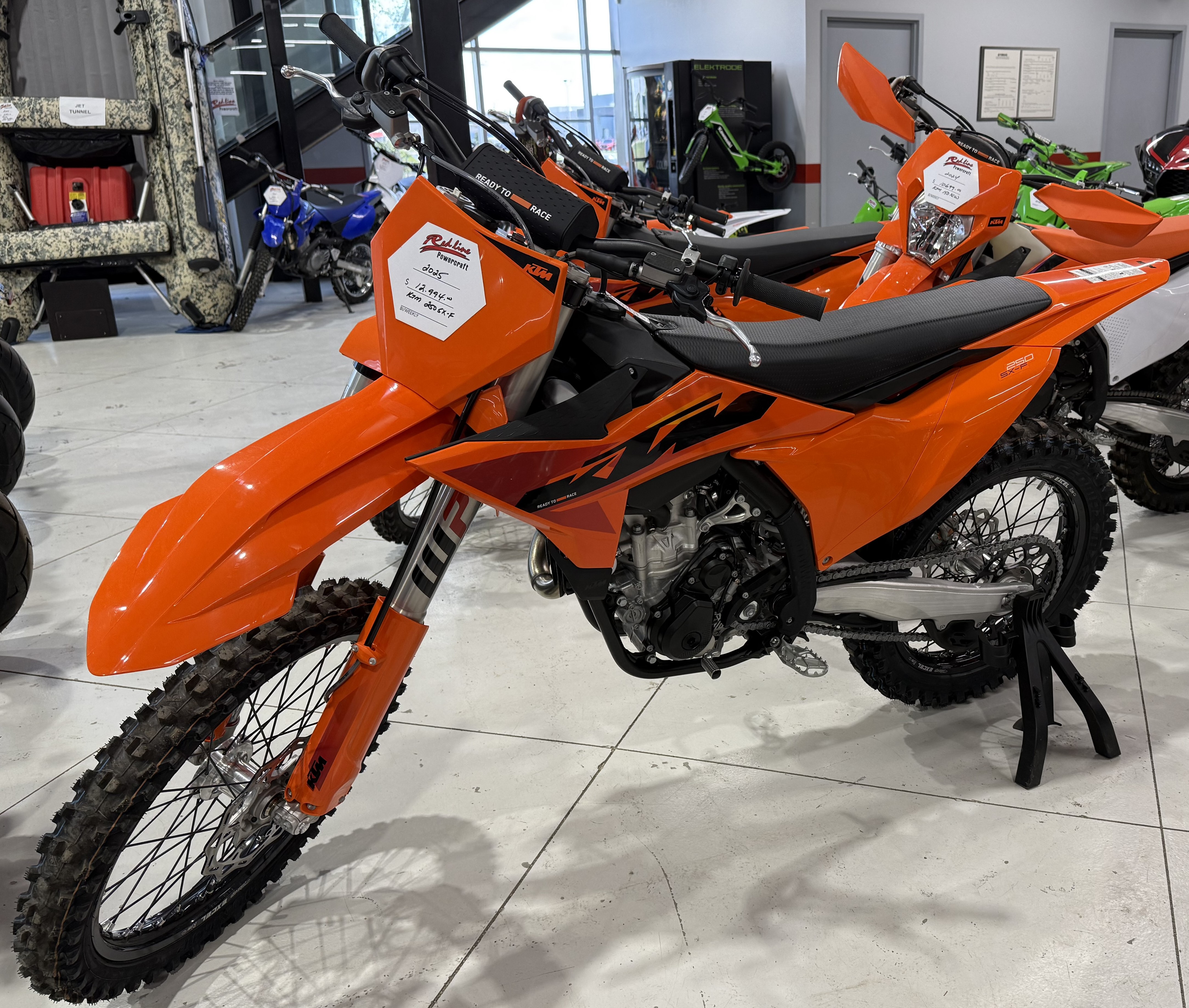 2025 KTM 250 SX-F (DEMO SELL) - Photo 2