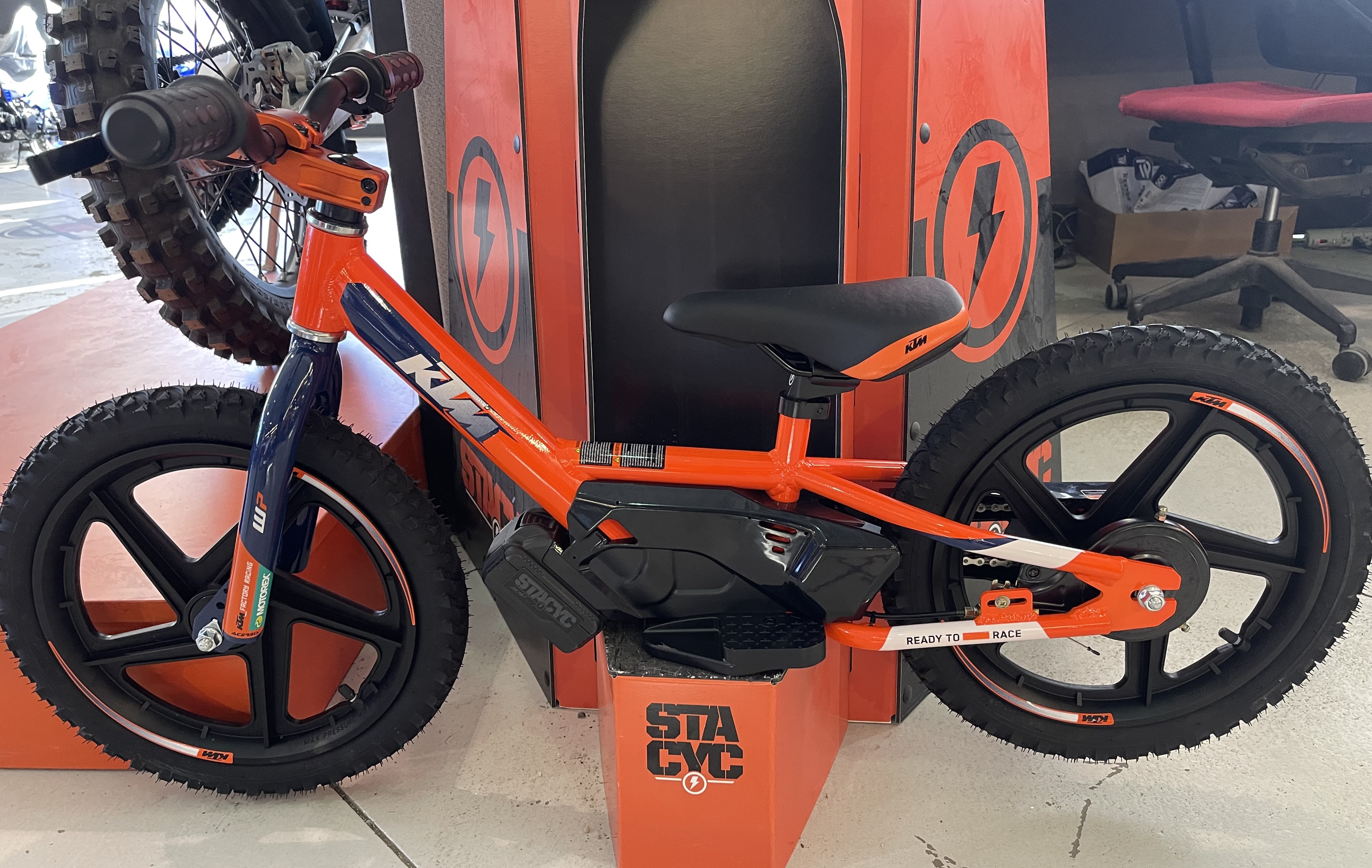 1 KTM STACYC 16eDRIVE