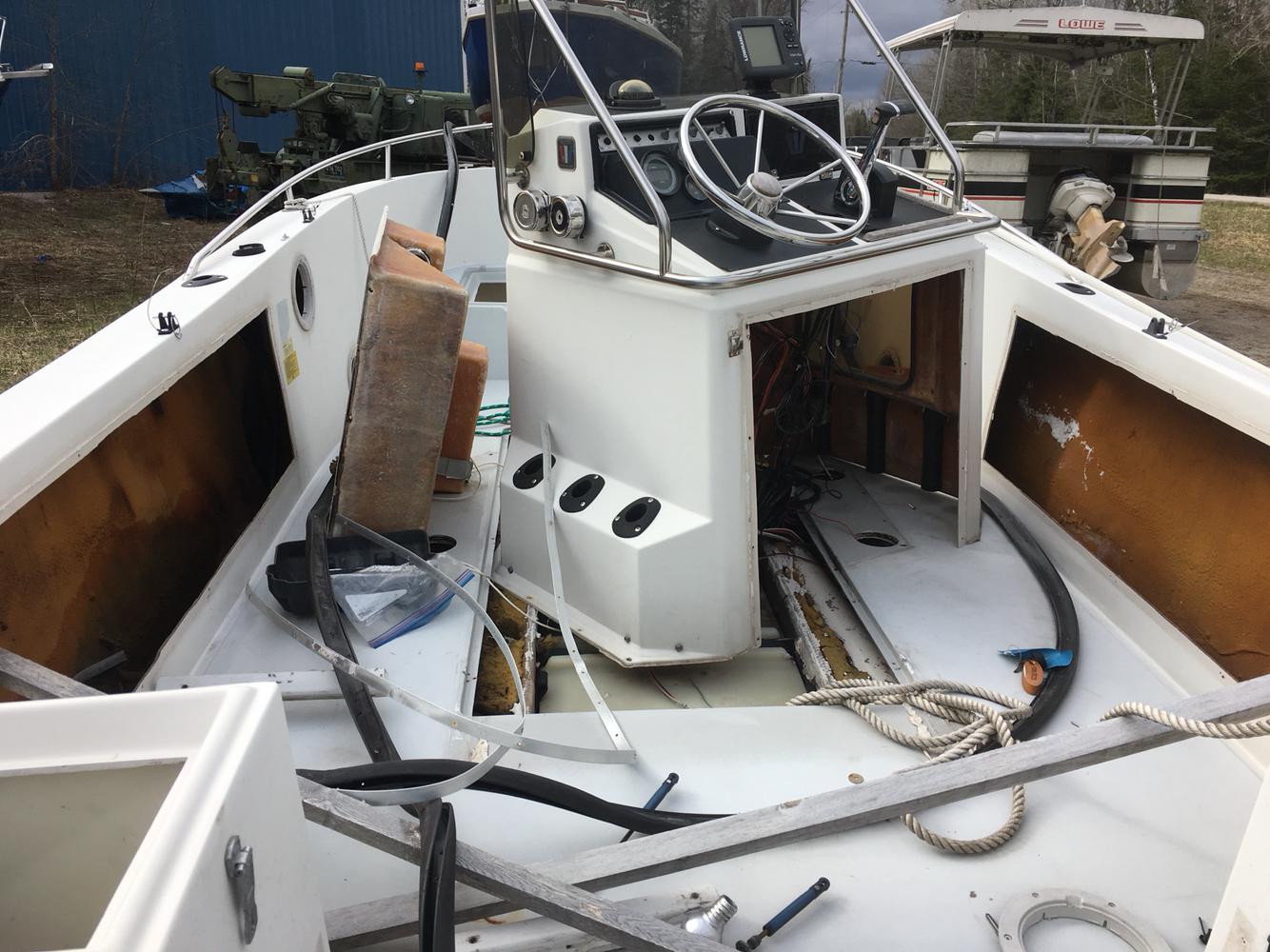 1988 Wellcraft 18 Fisherman for sale in Sault Ste. Marie, MI. R & R