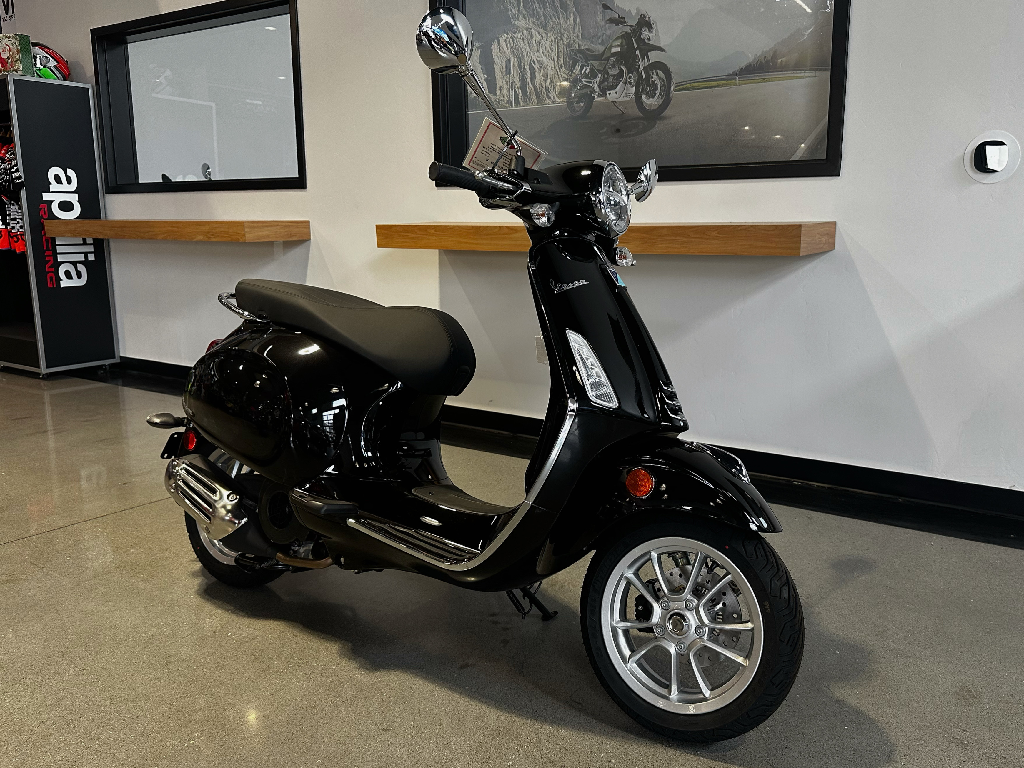 New 2024 Vespa Primavera 150 S Scooters For Sale Near Milwaukee, Wisconsin  | Indian Motorcycle of Metro Milwaukee, image size:3481x2611