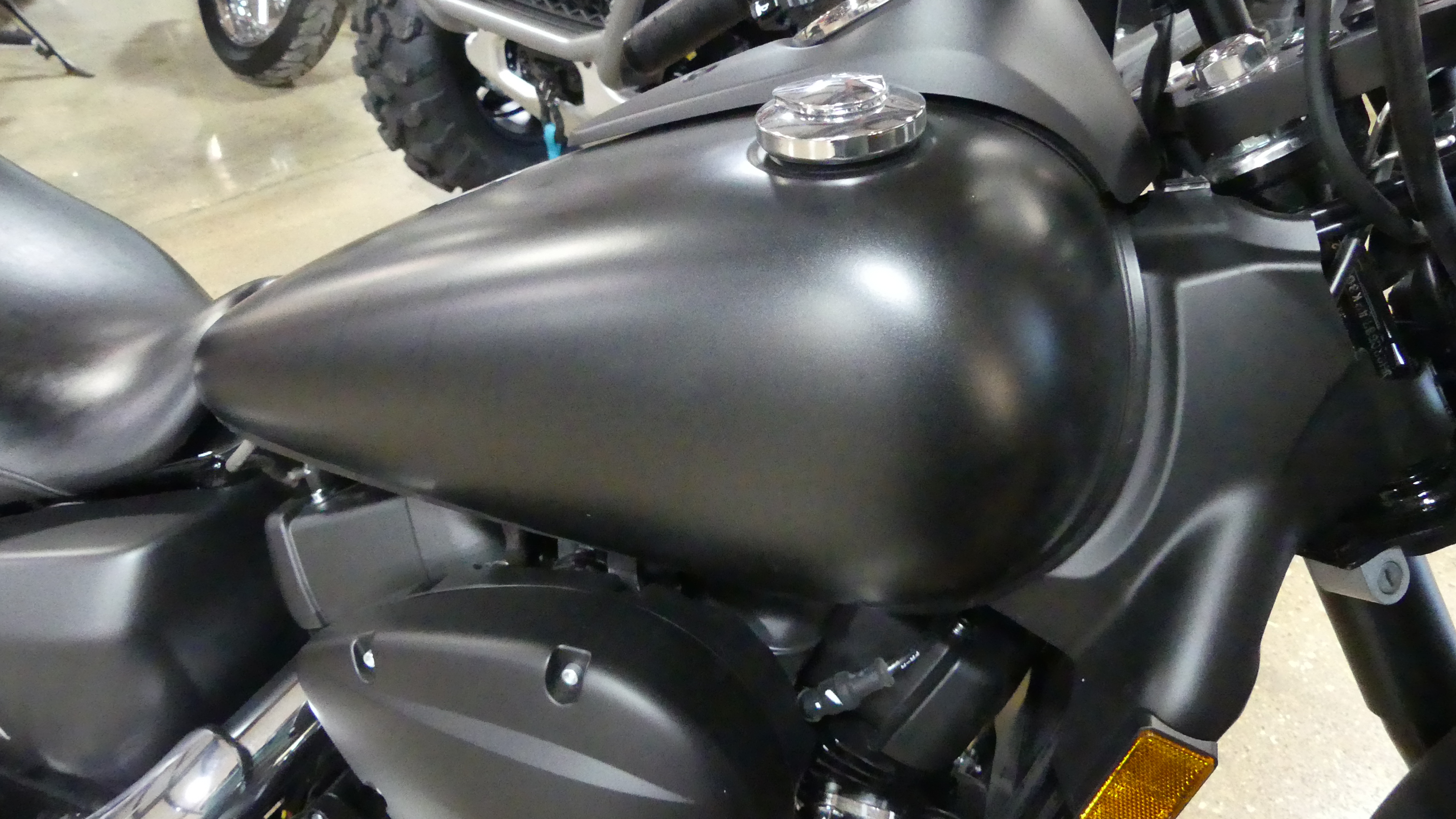 2023 Honda Shadow Phantom - Photo 2