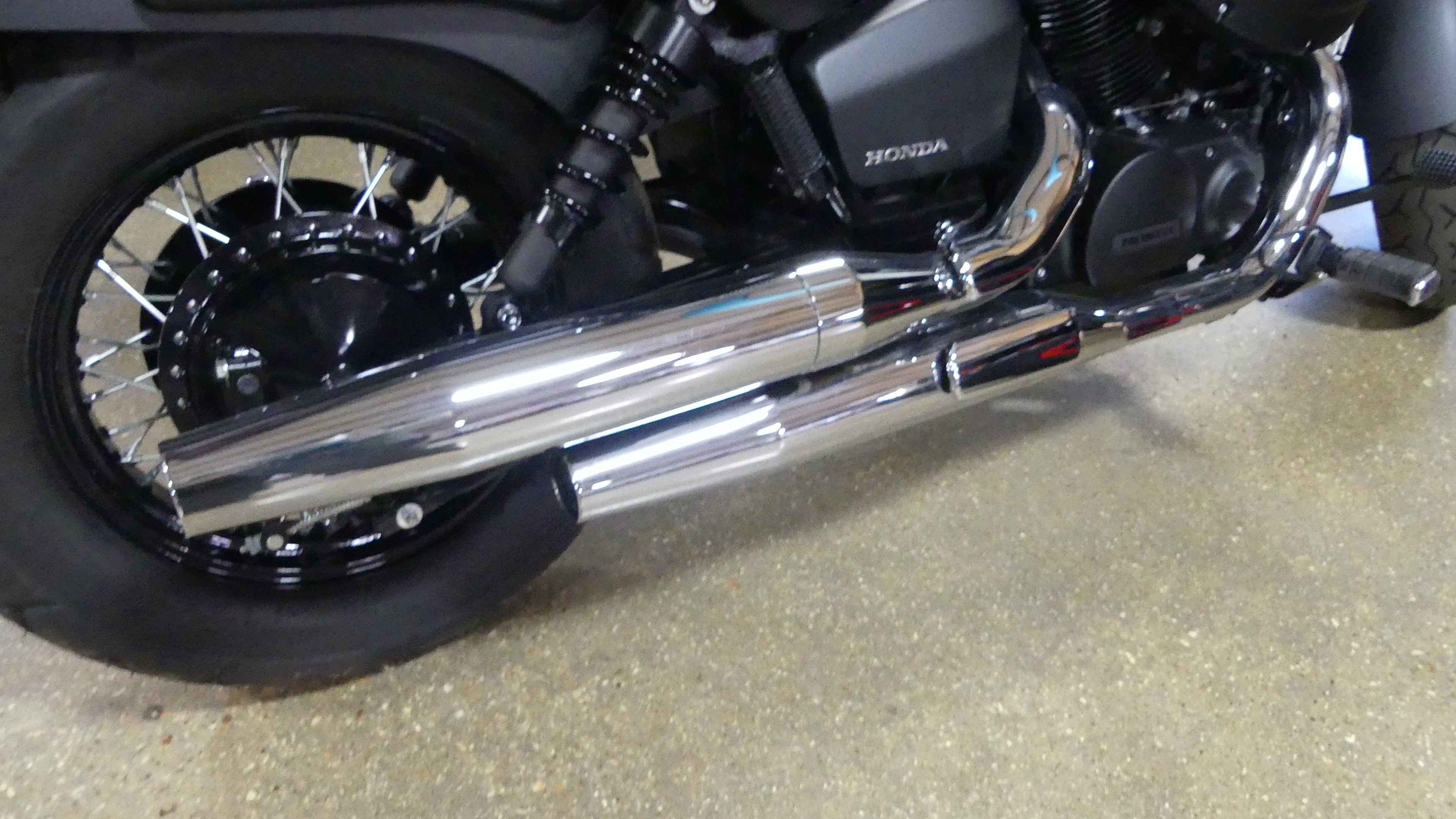 2023 Honda Shadow Phantom - Photo 4