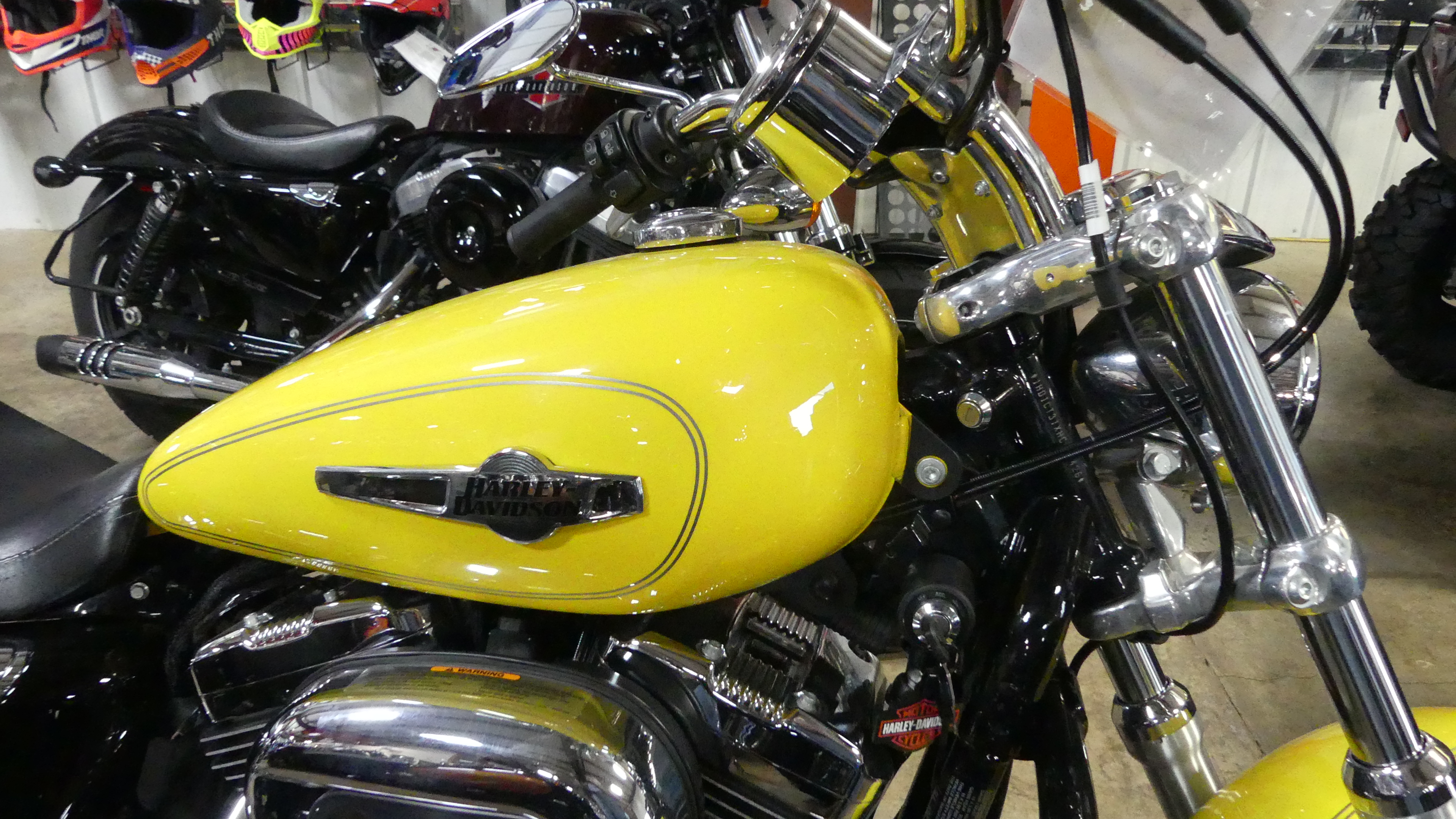 2017 Harley-Davidson® 1200 Custom - Photo 2