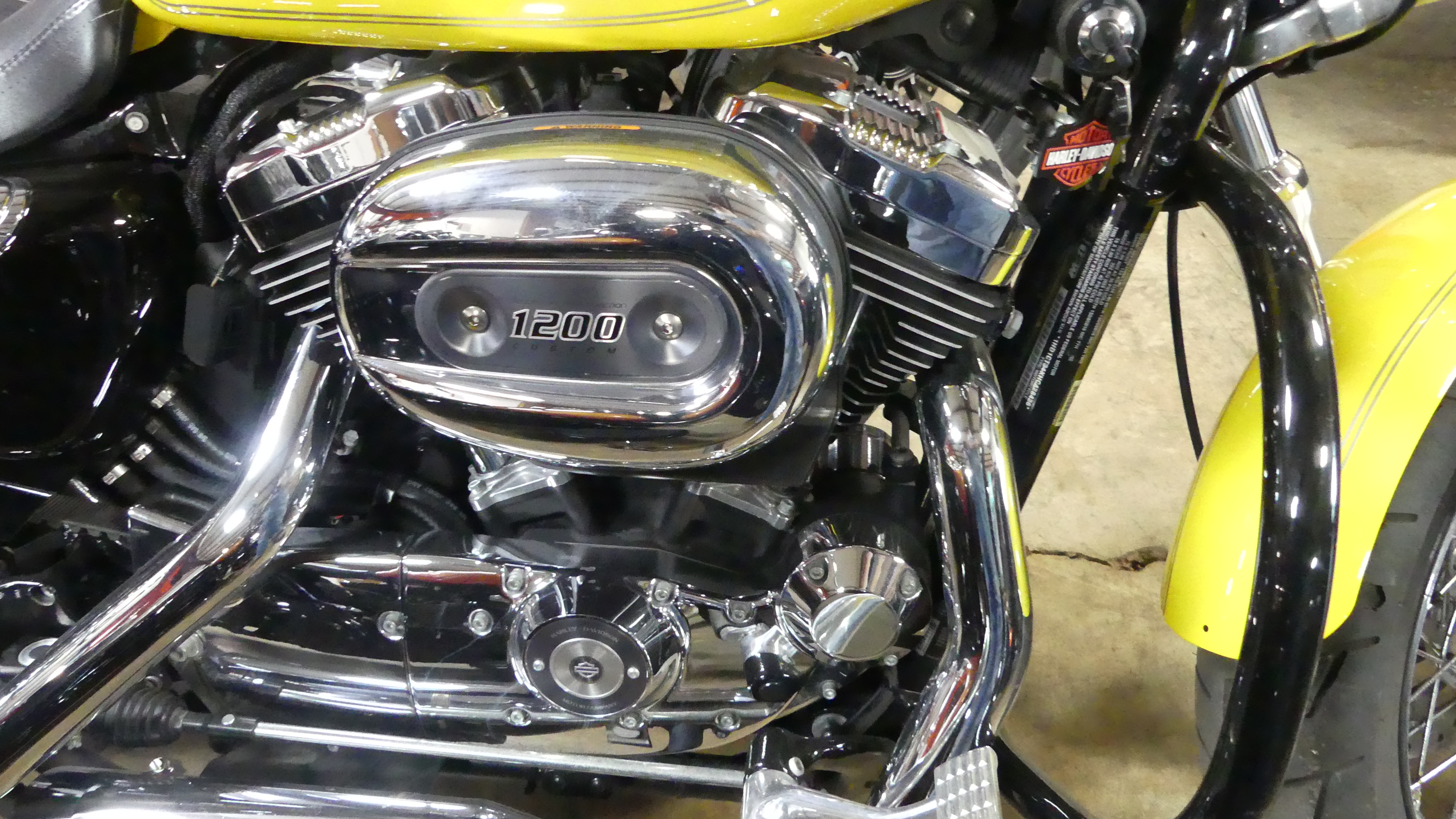 2017 Harley-Davidson® 1200 Custom - Photo 3