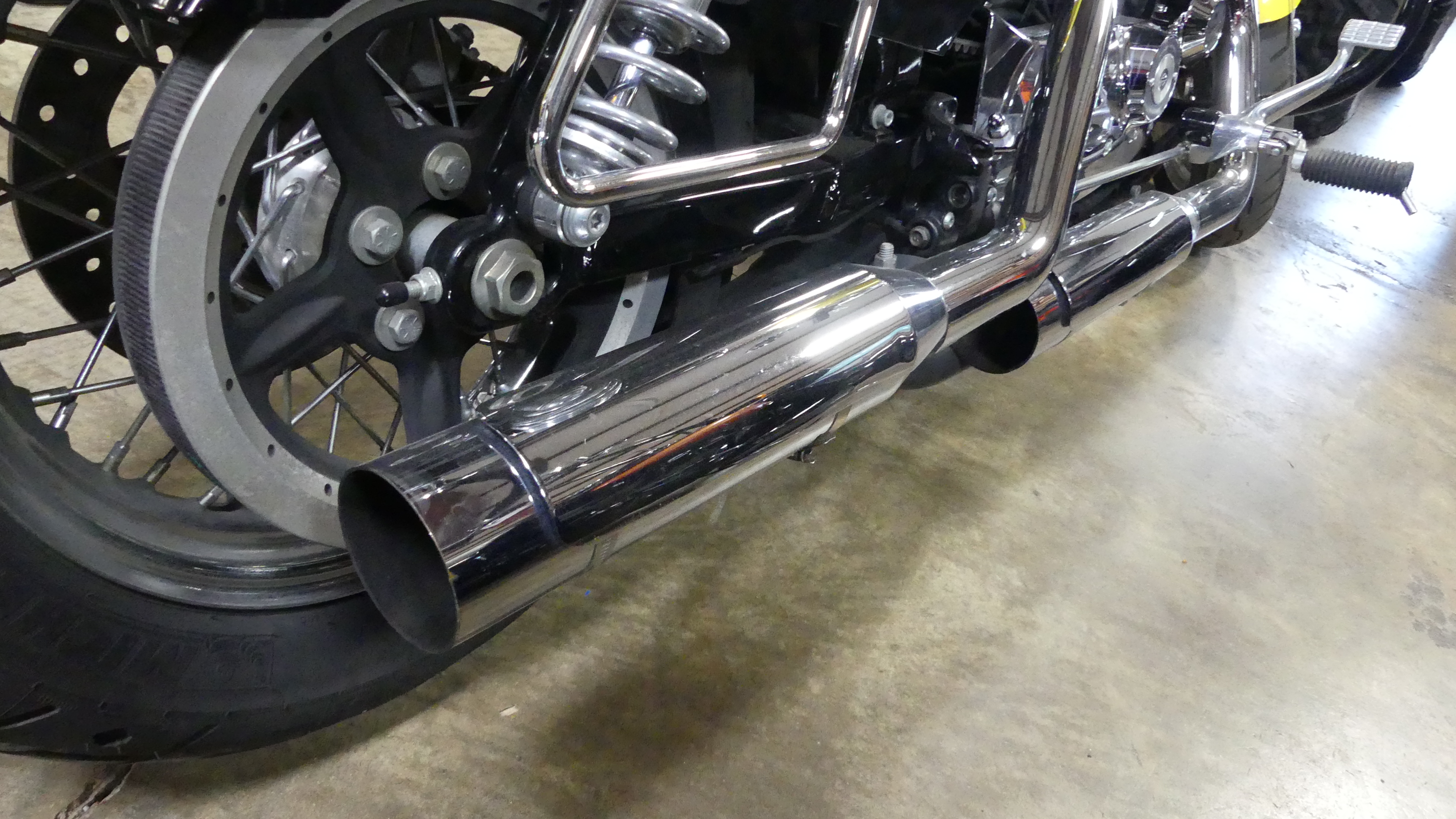 2017 Harley-Davidson® 1200 Custom - Photo 4