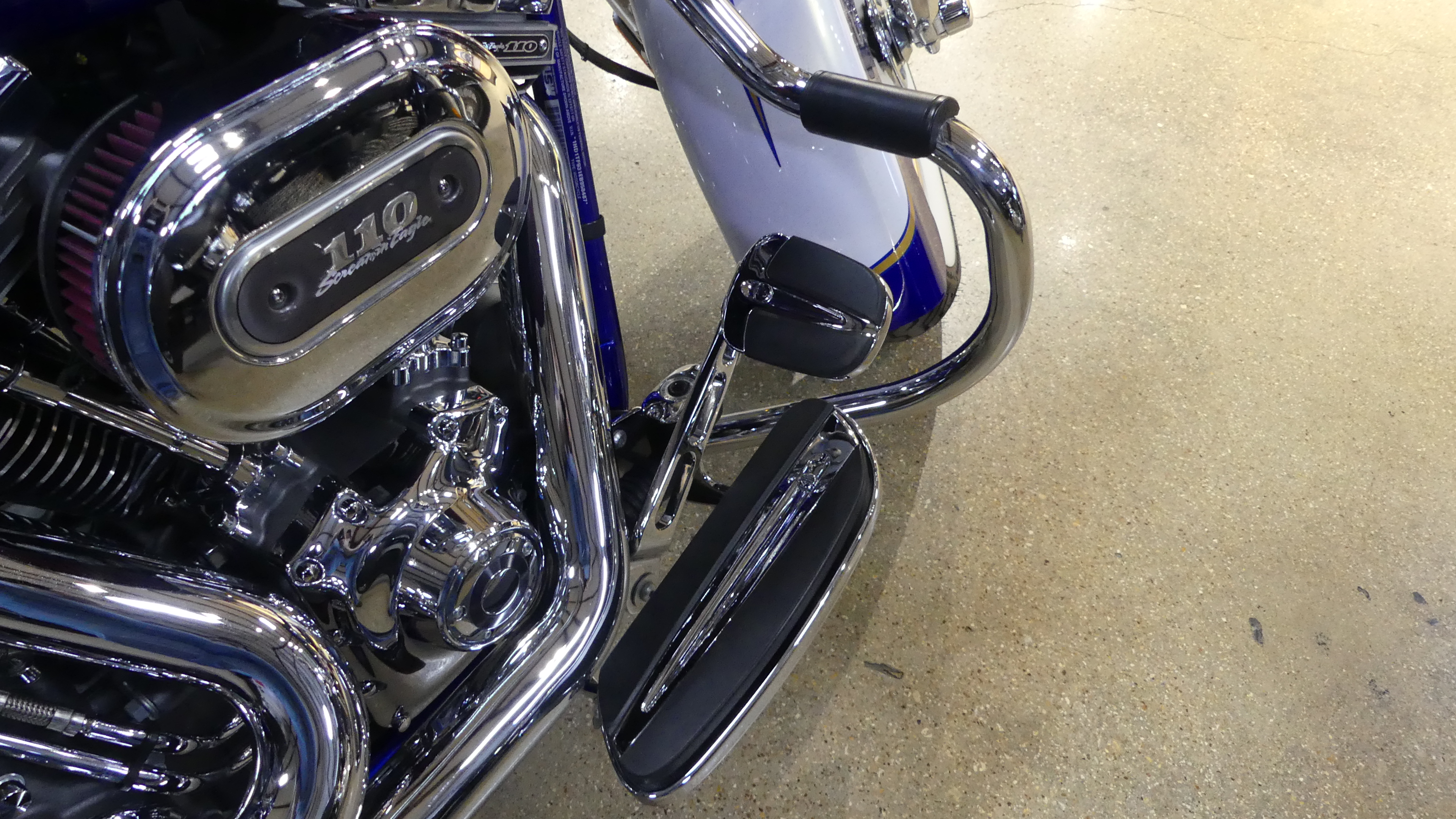 2014 Harley-Davidson® CVO™ Softail® Deluxe - Photo 4