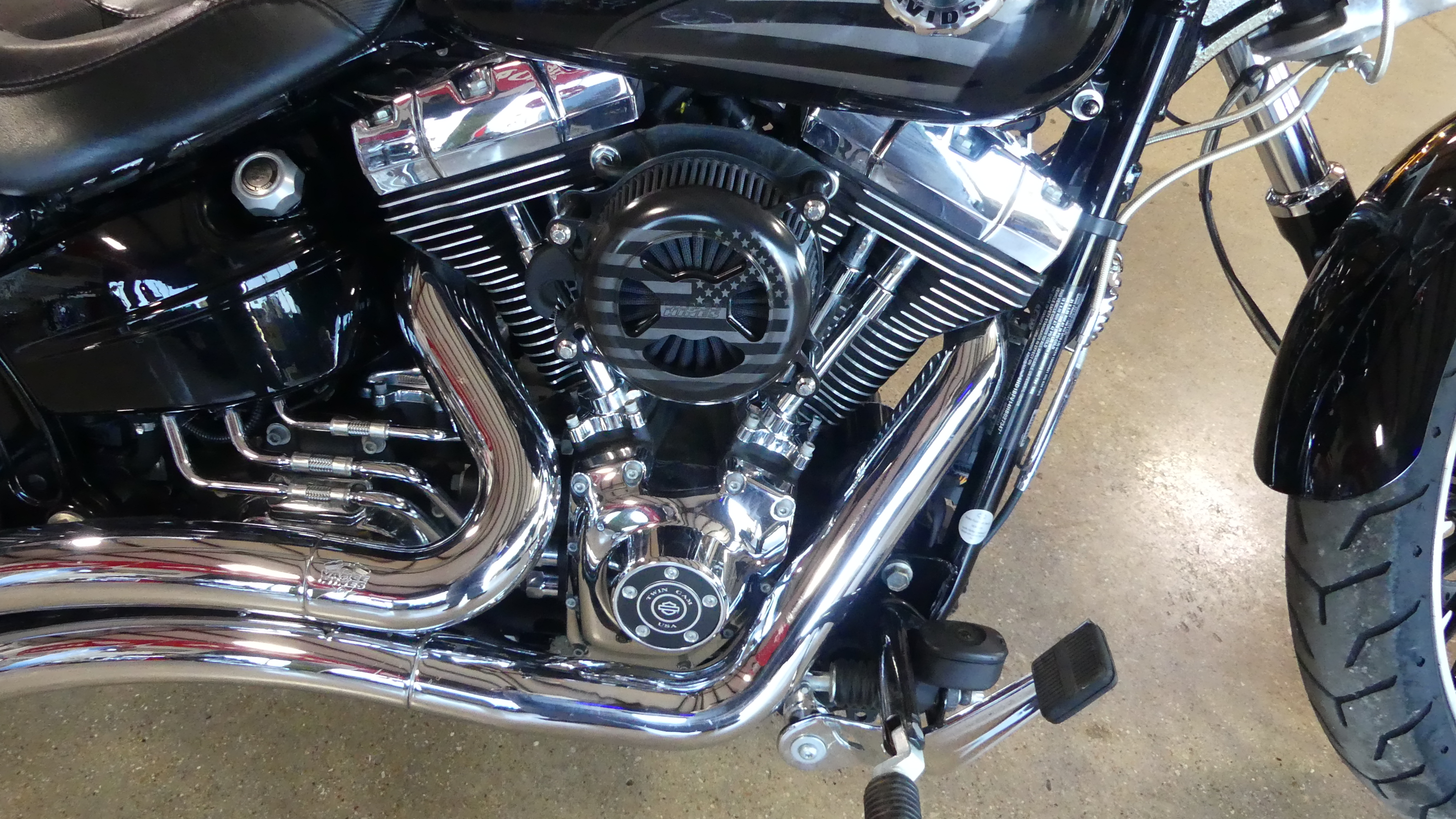 2017 Harley-Davidson® Breakout® - Photo 3