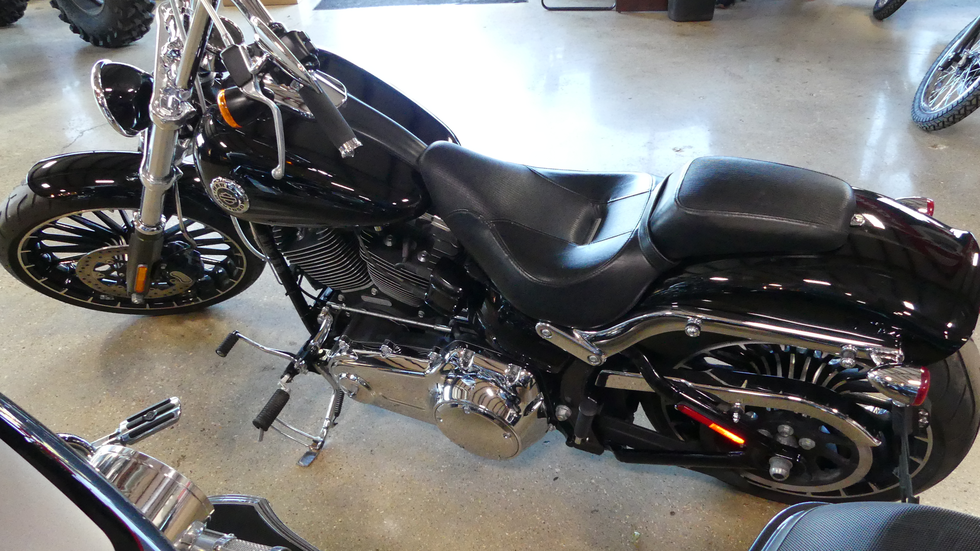2017 Harley-Davidson® Breakout® - Photo 7