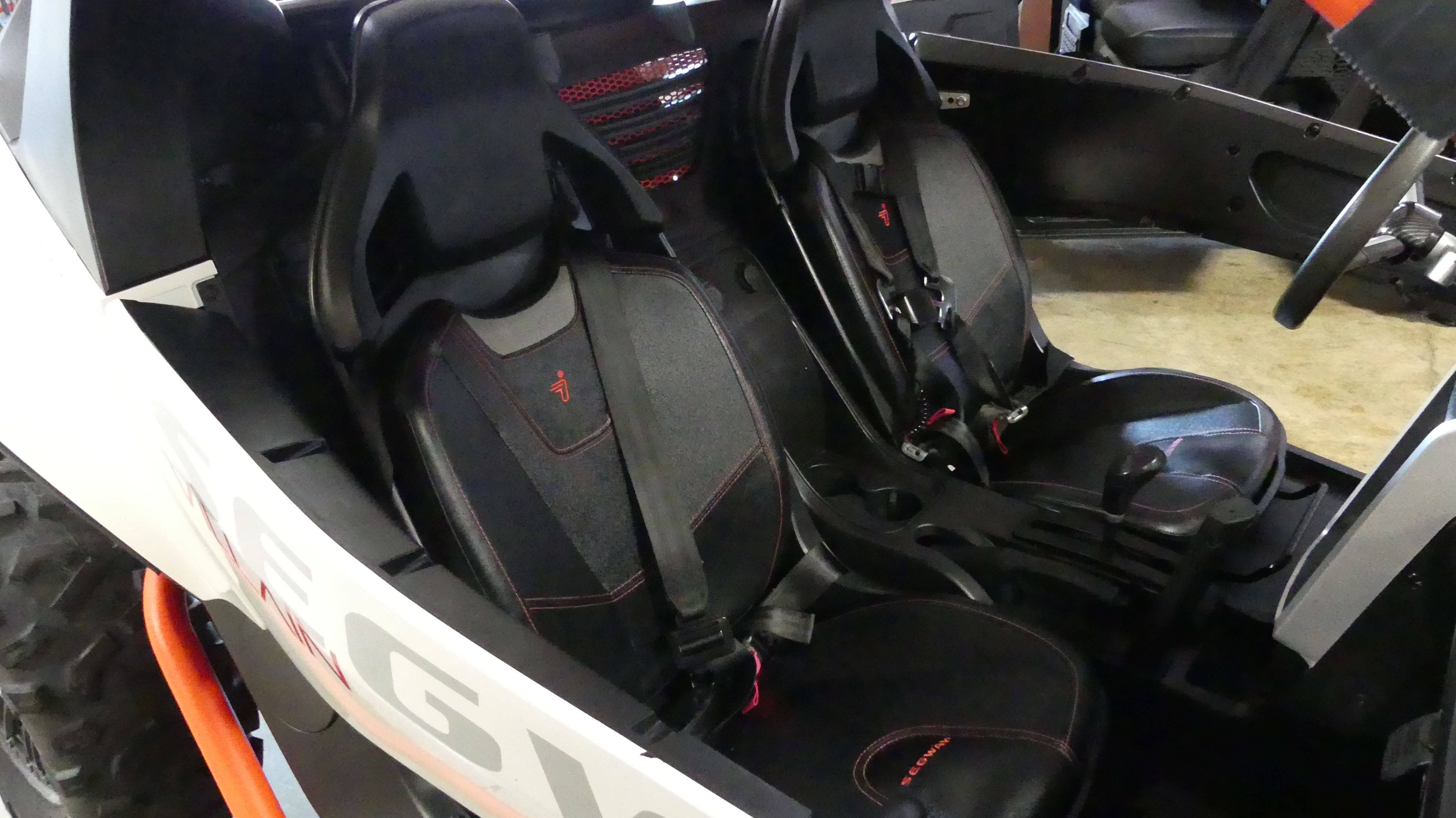2023 Segway Powersports Villain SX10 X - Photo 4