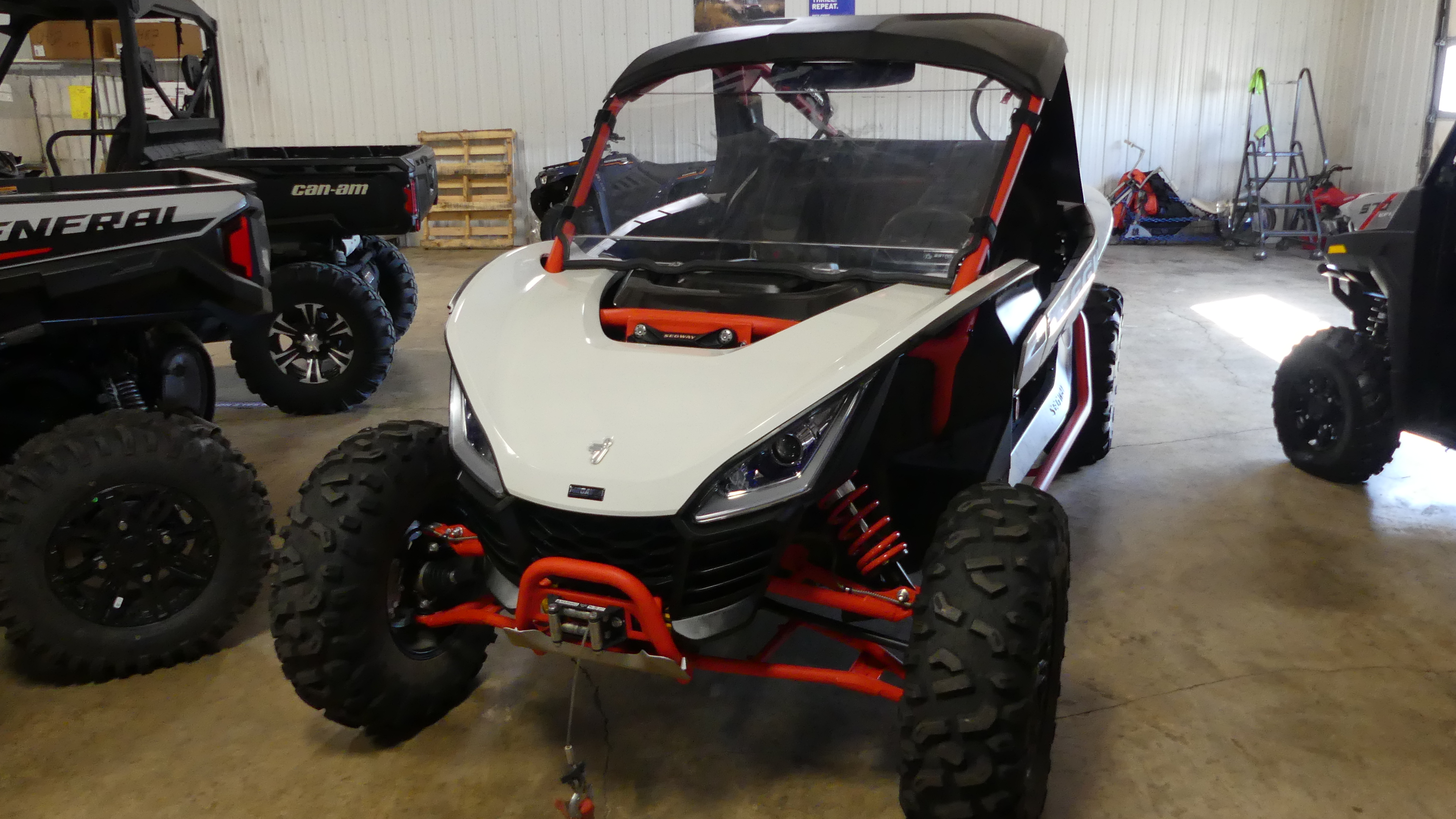 2023 Segway Powersports Villain SX10 X - Photo 13