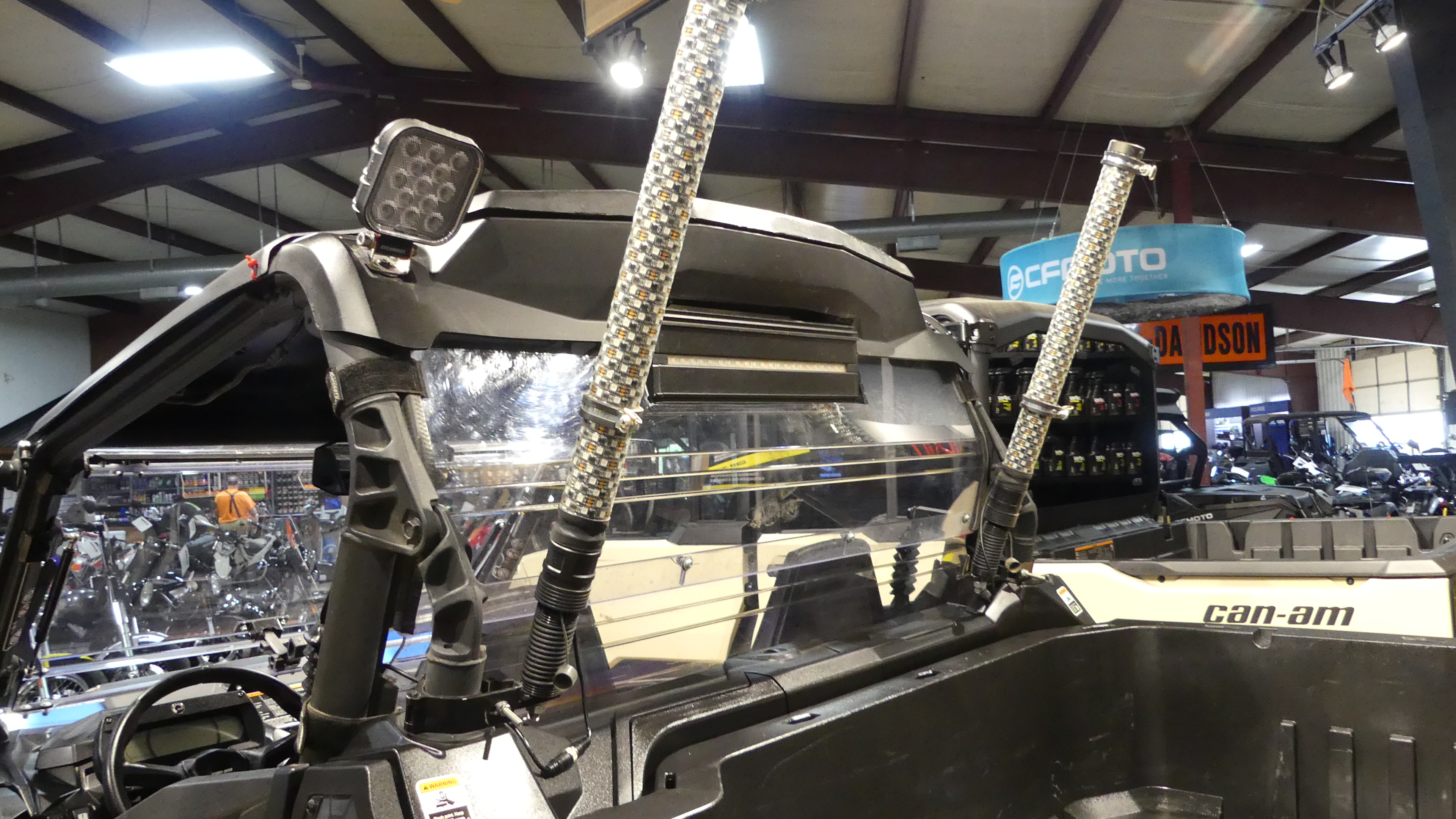 2023 Can-Am Commander XT 1000R - Photo 7