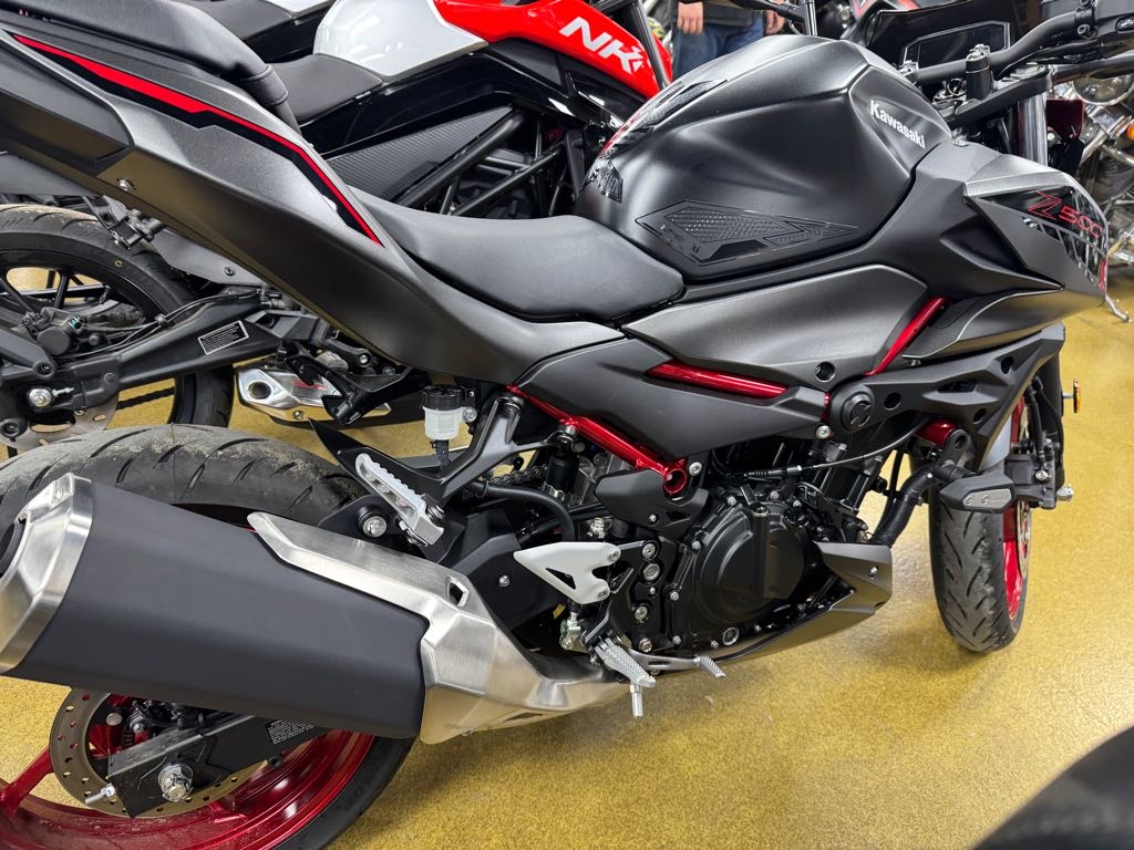 2025 Kawasaki Z500 SE ABS