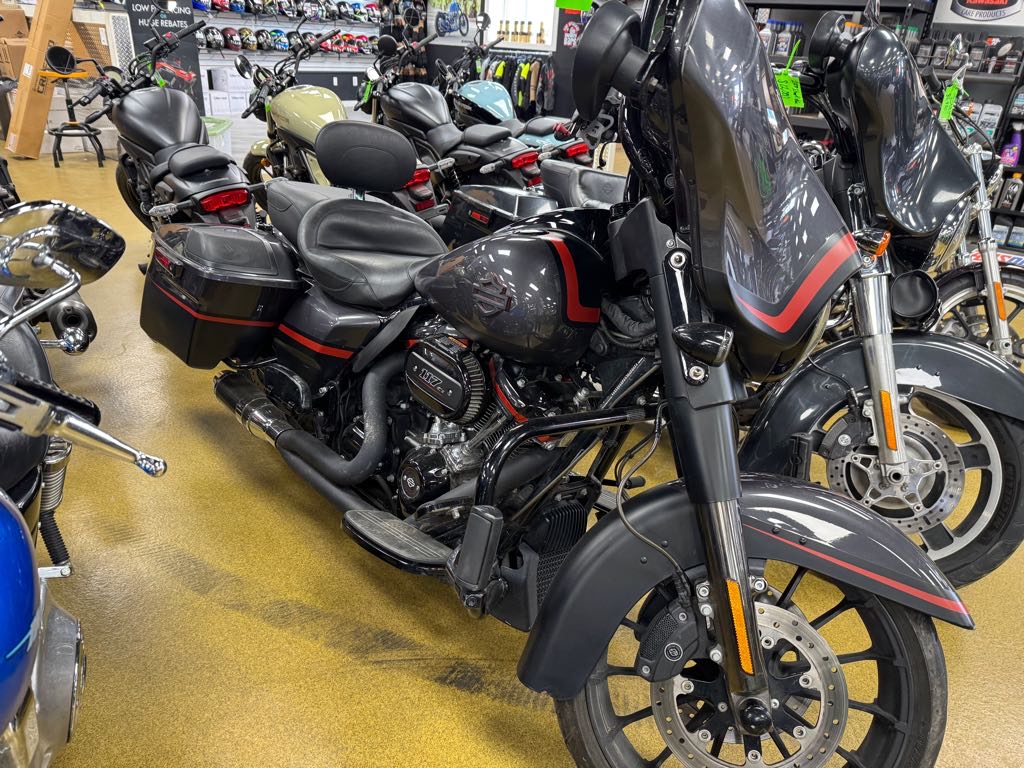 2018 Harley-Davidson® CVO™ Street Glide® - Custom Color Option