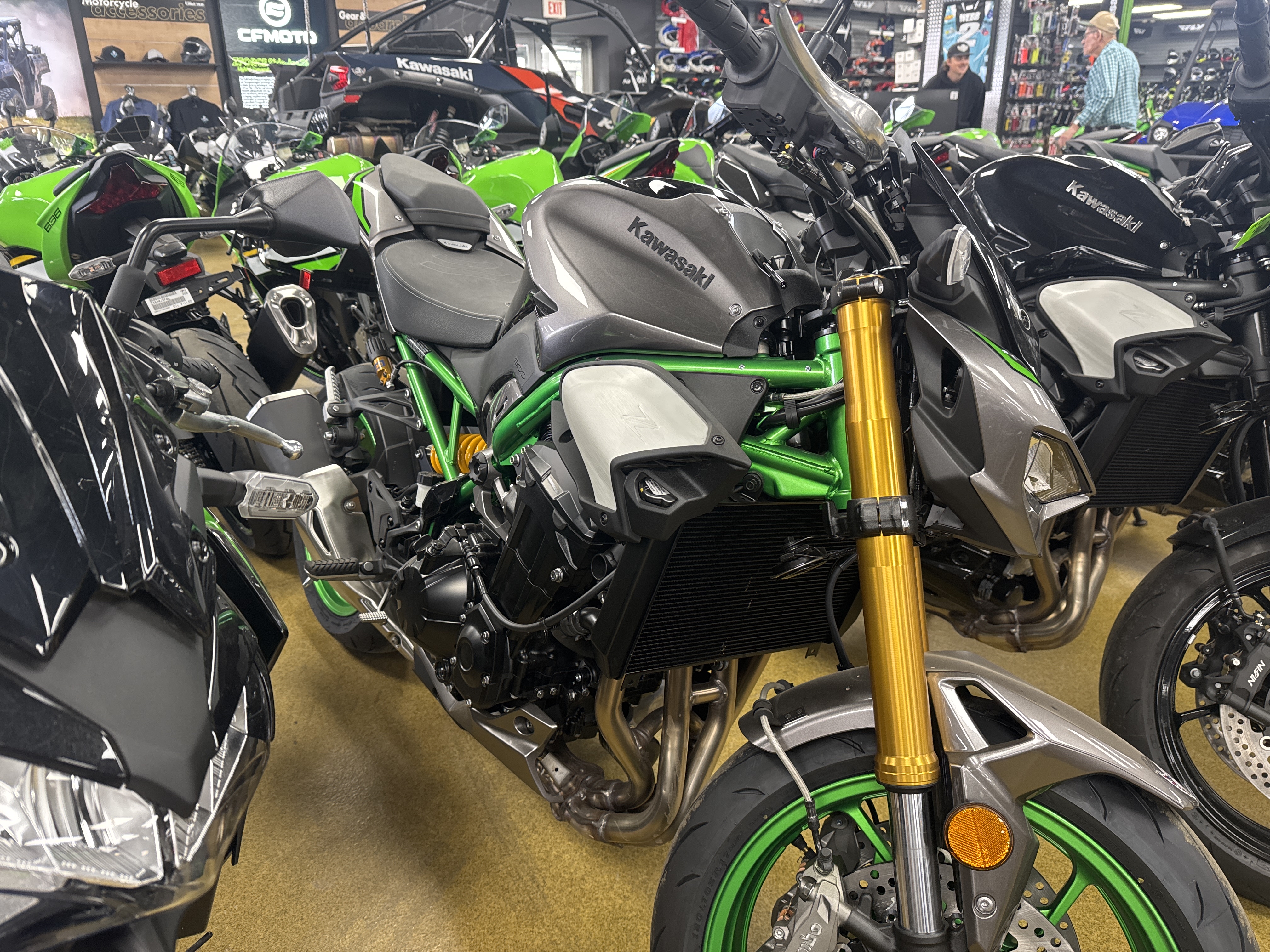 2025 Kawasaki Z900 SE ABS