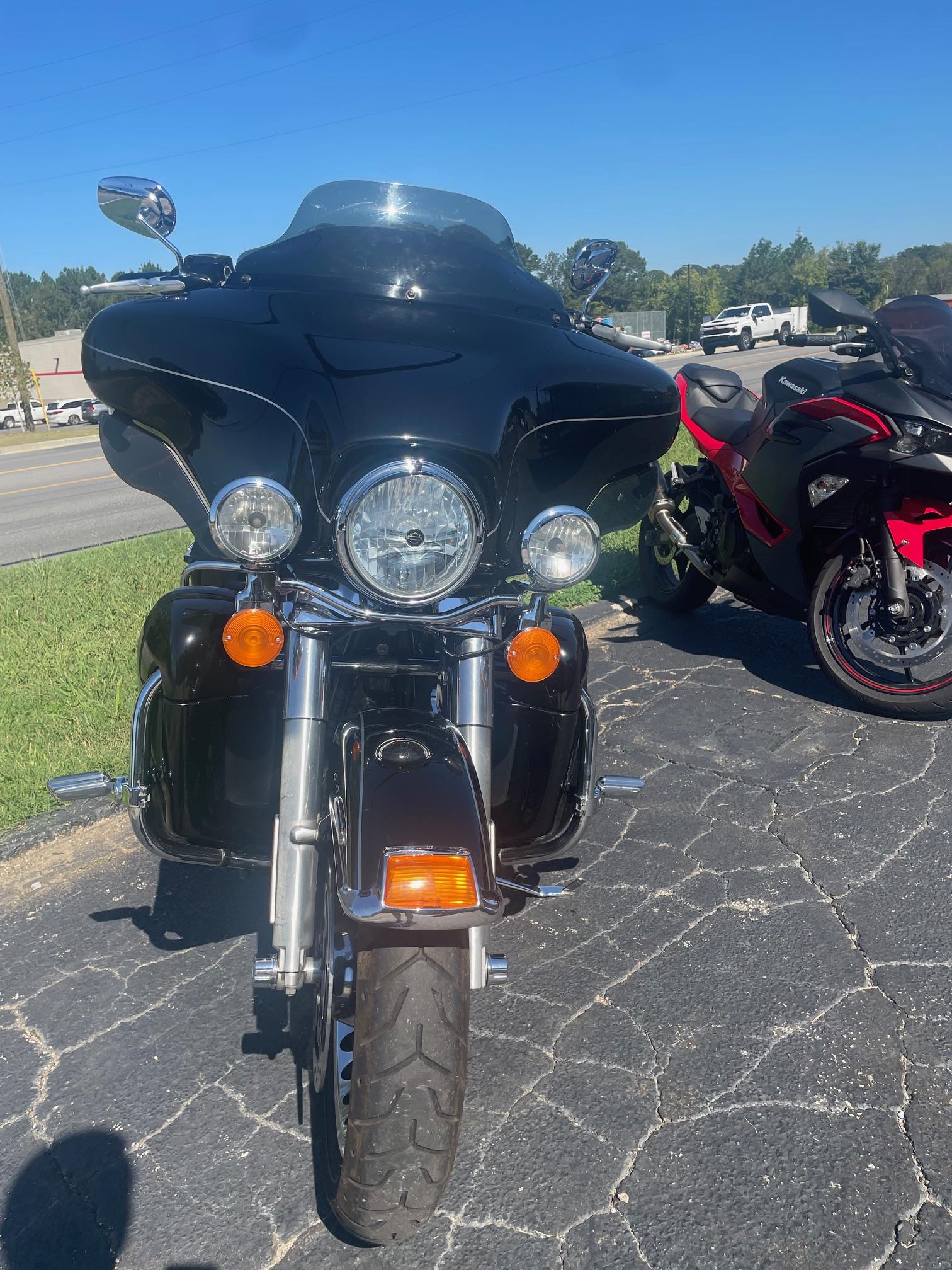 2011 Harley-Davidson® Electra Glide® Ultra Limited - Photo 2