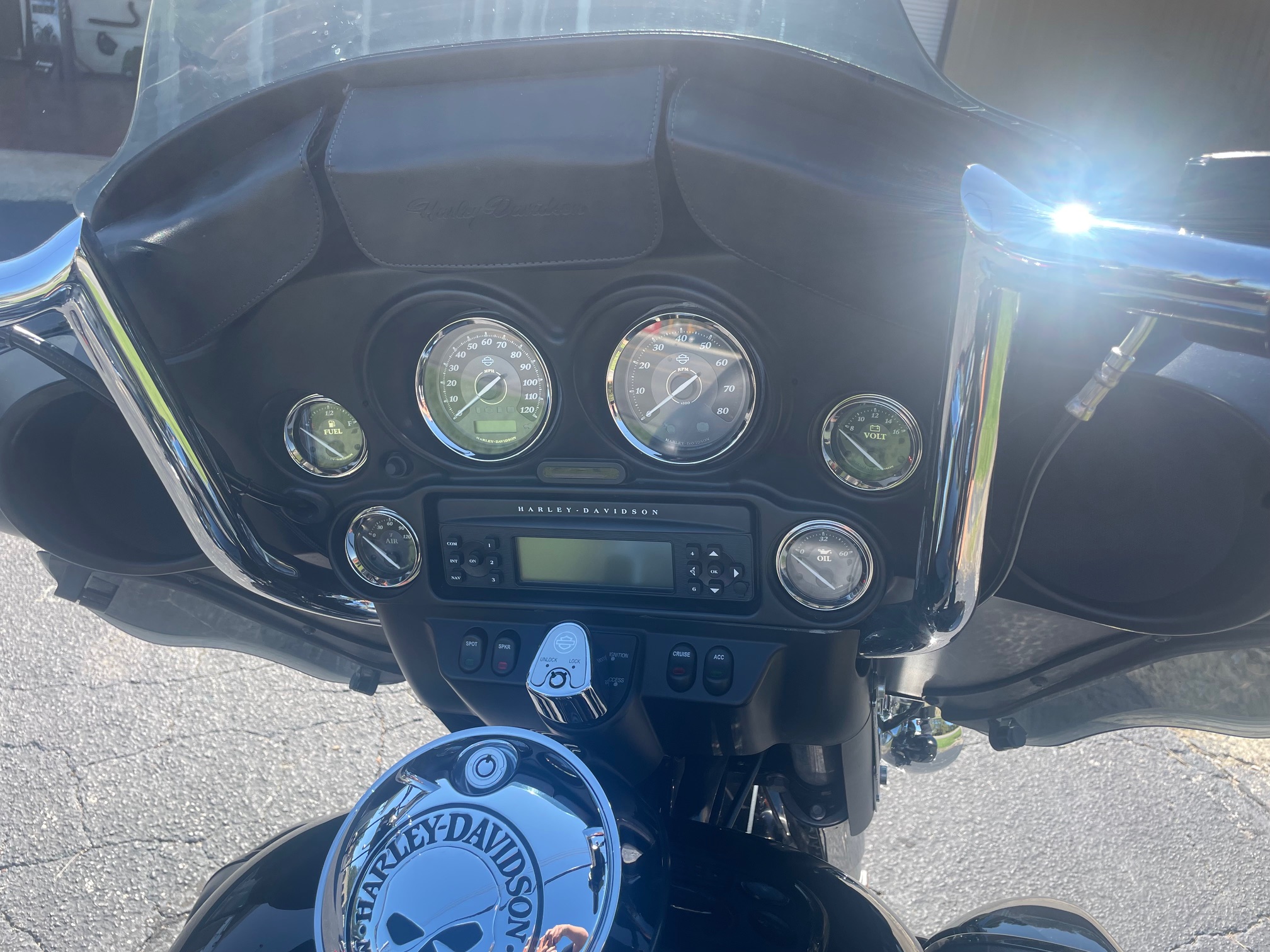 2011 Harley-Davidson® Electra Glide® Ultra Limited - Photo 9