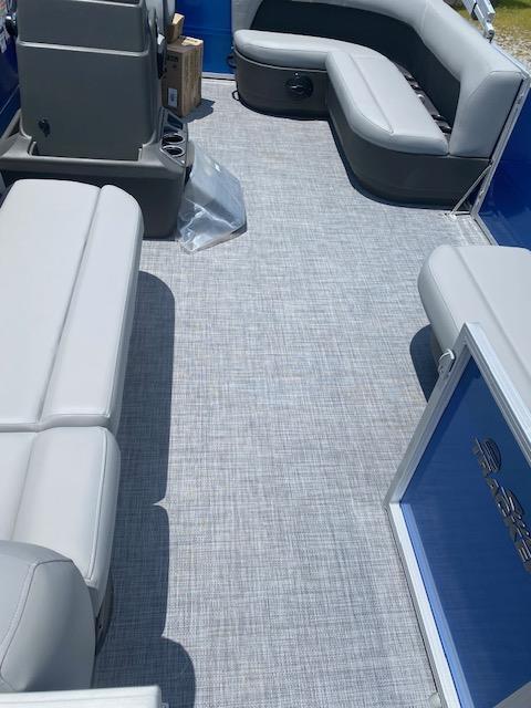 2026 Sun Tracker PARTY BARGE 16 - Photo 7