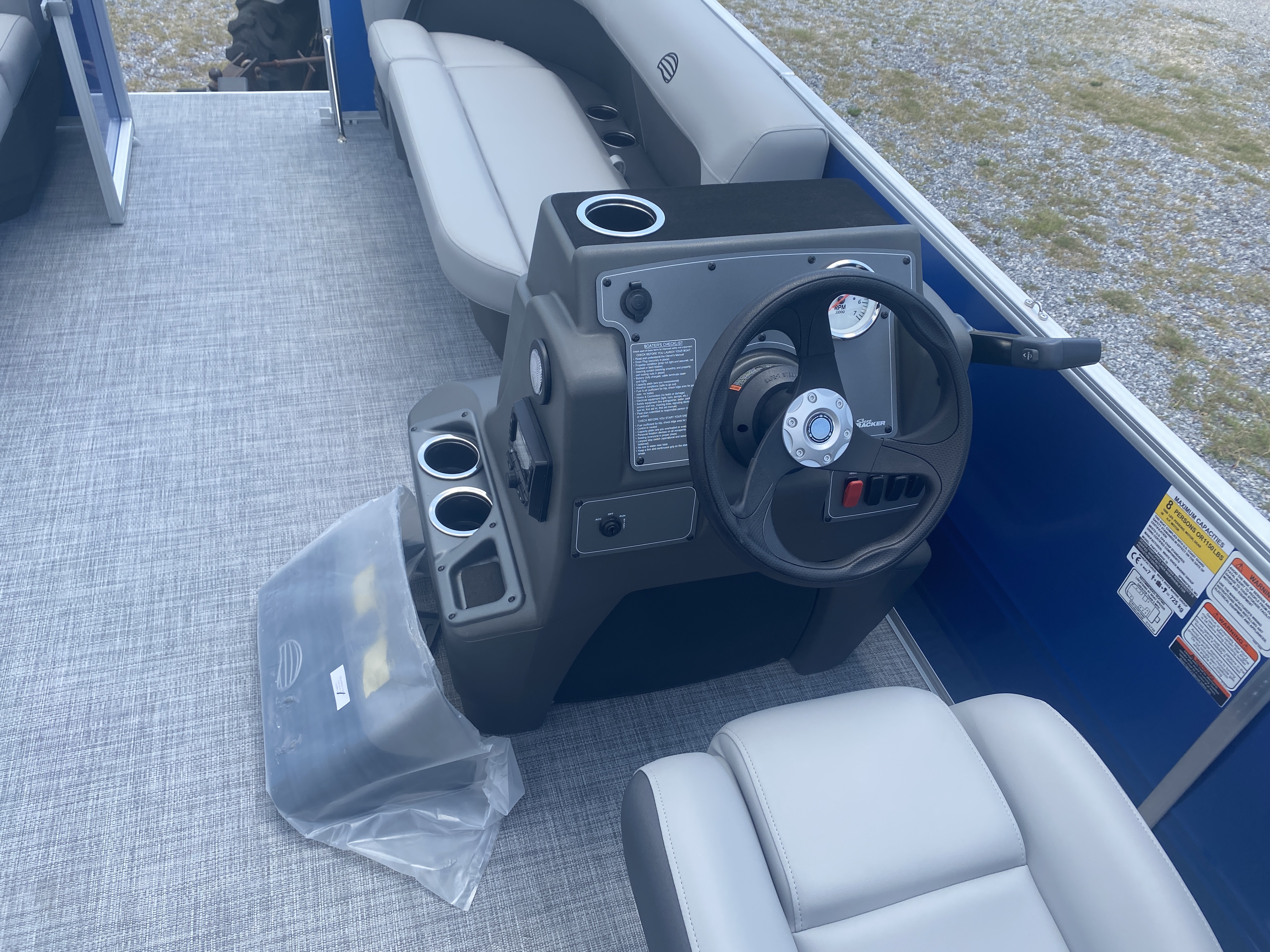2026 Sun Tracker PARTY BARGE 16 - Photo 5