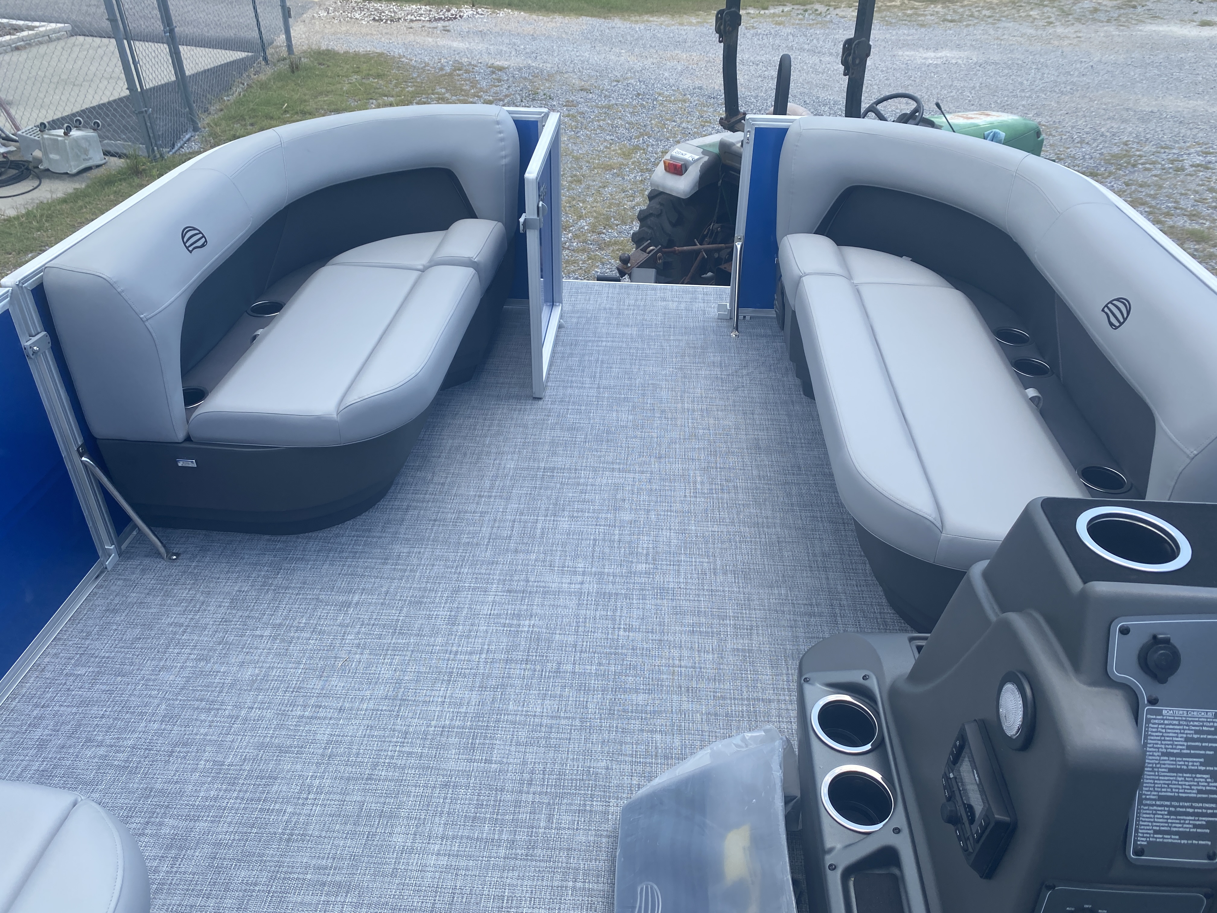 2026 Sun Tracker PARTY BARGE 16 - Photo 6