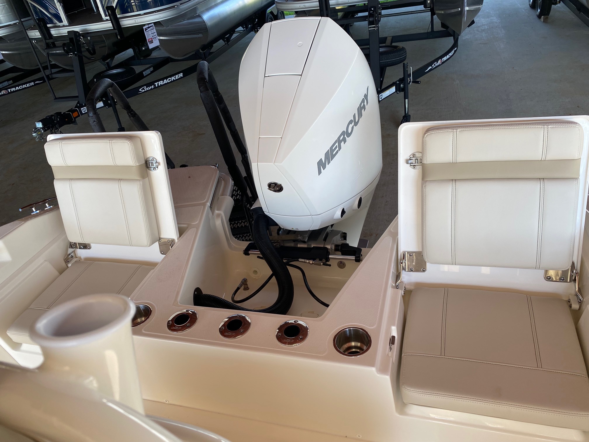 2026 Boston Whaler 220 DAUNTLESS - Photo 6
