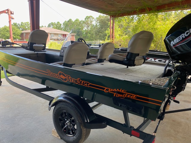 2026 Tracker Boats BASS TRACKER CLASSIC LIMITED - Photo 2